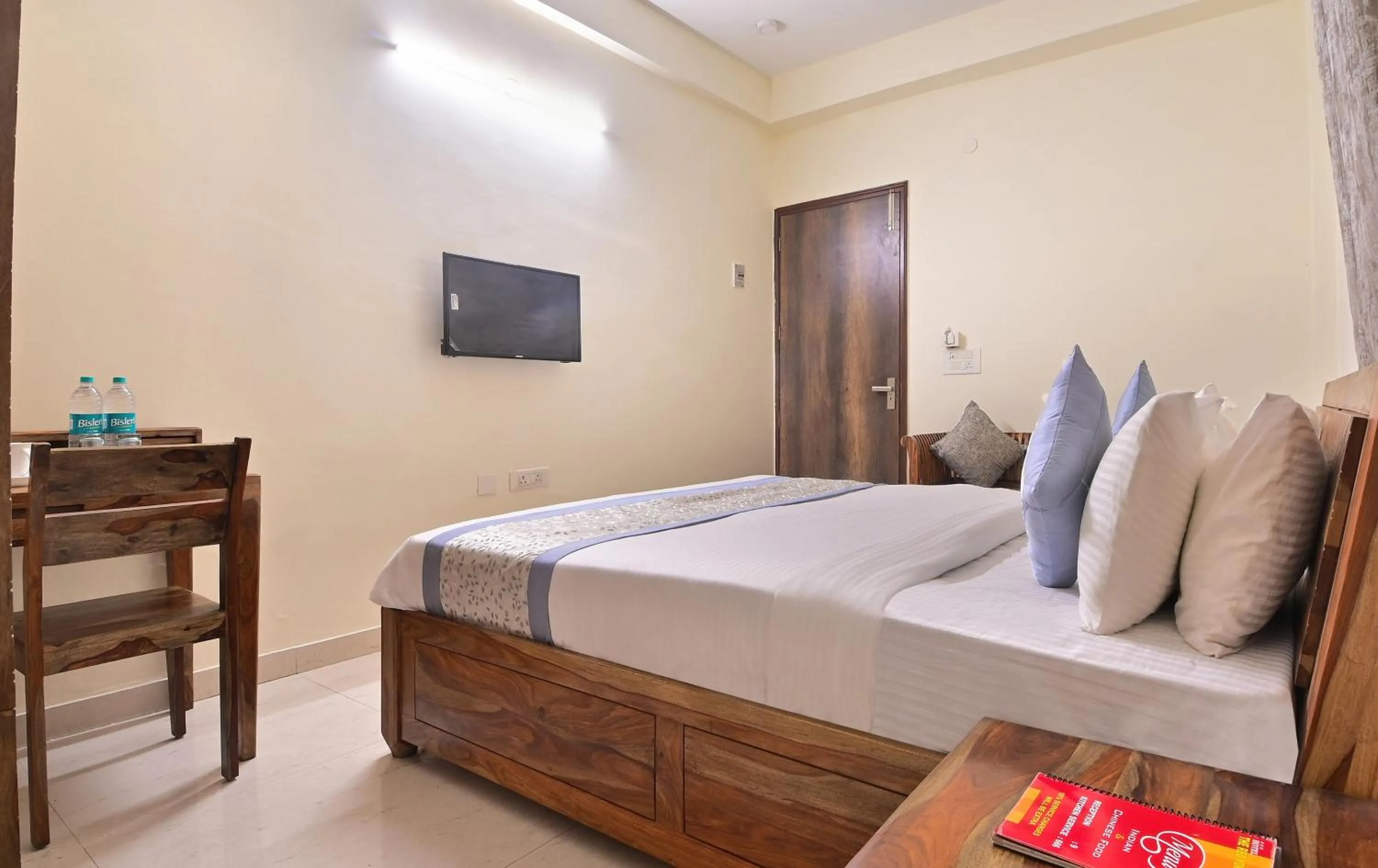 Bed in Hotel The York - Couple-unfriendly hotel