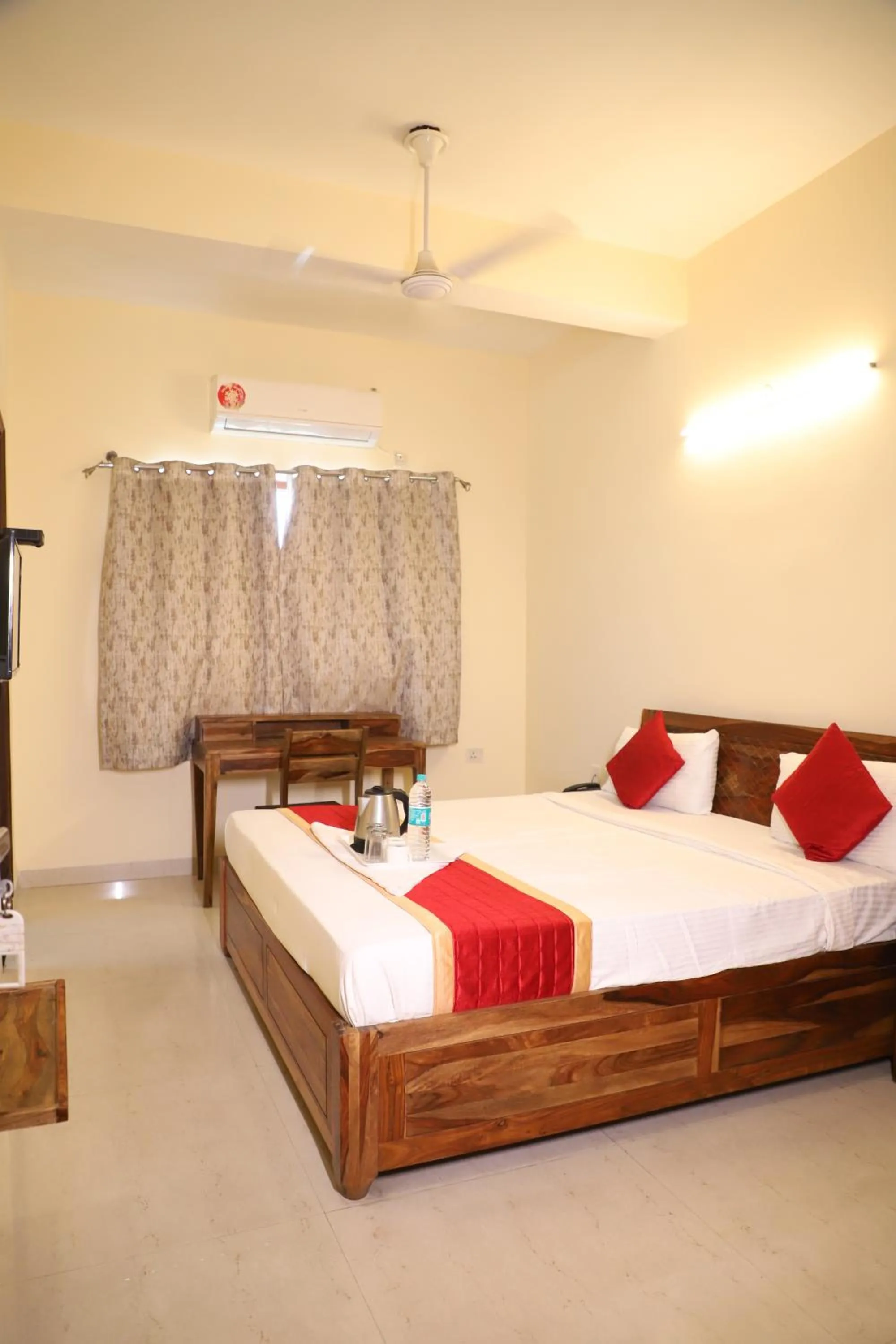 Bed in Hotel The York - Couple-unfriendly hotel