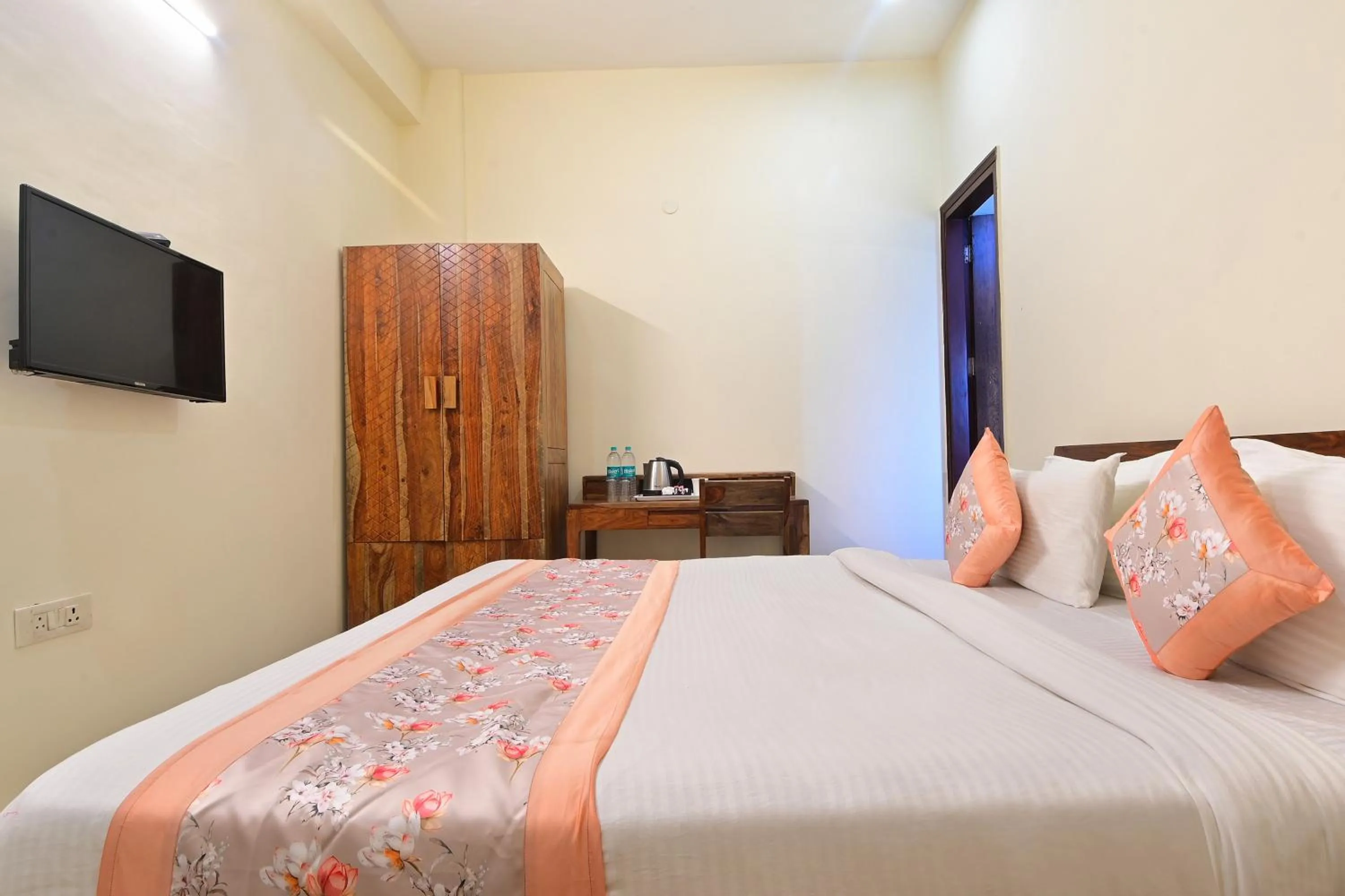 Bed in Hotel The York - Couple-unfriendly hotel