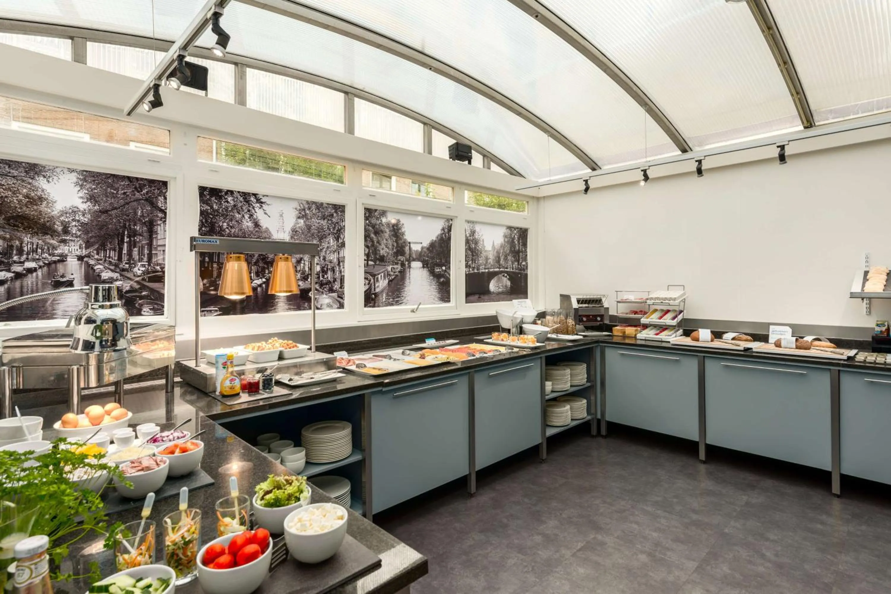 Breakfast in NH Amsterdam Schiller