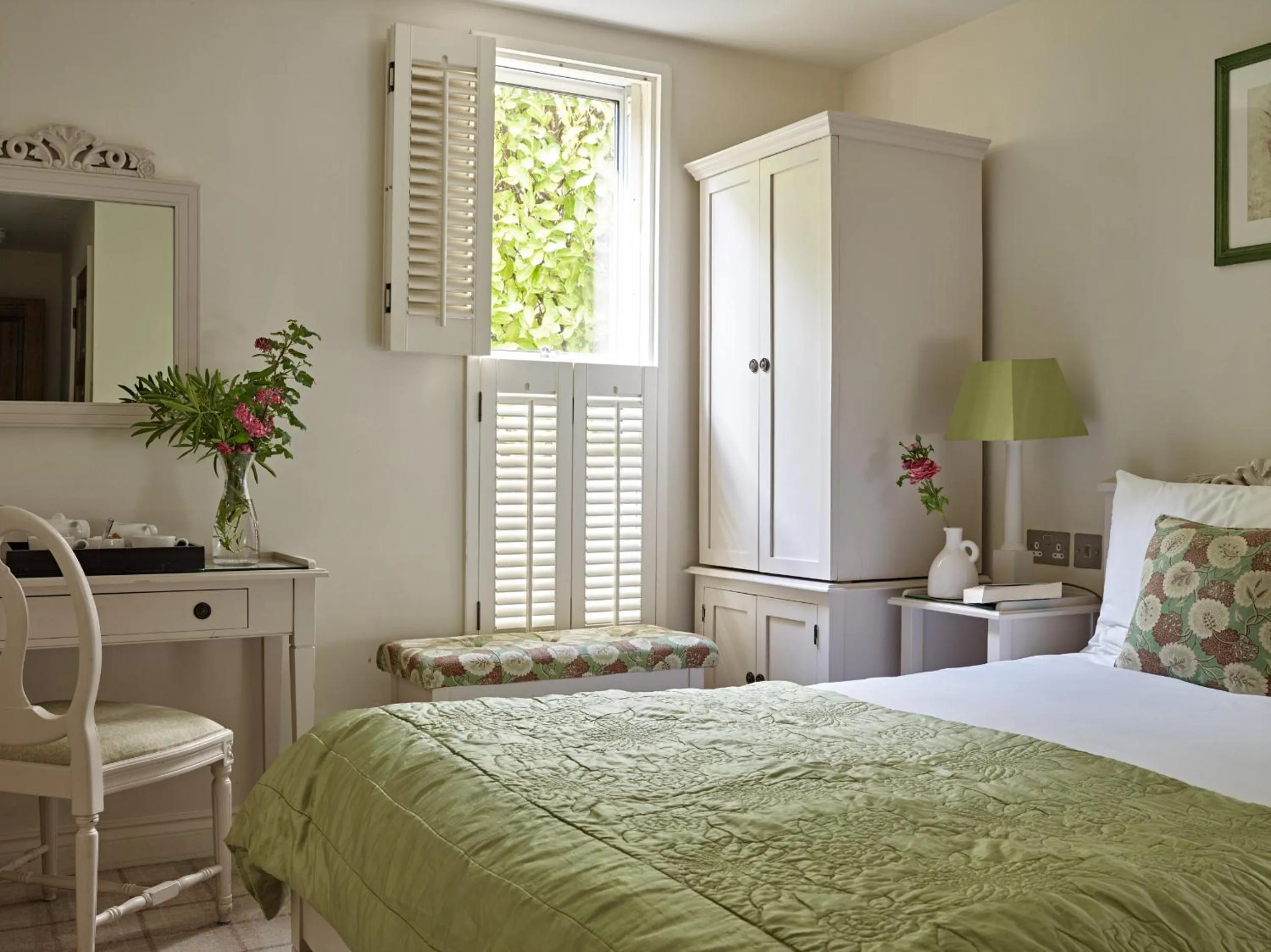Bedroom, Bed in Cotswold Grange