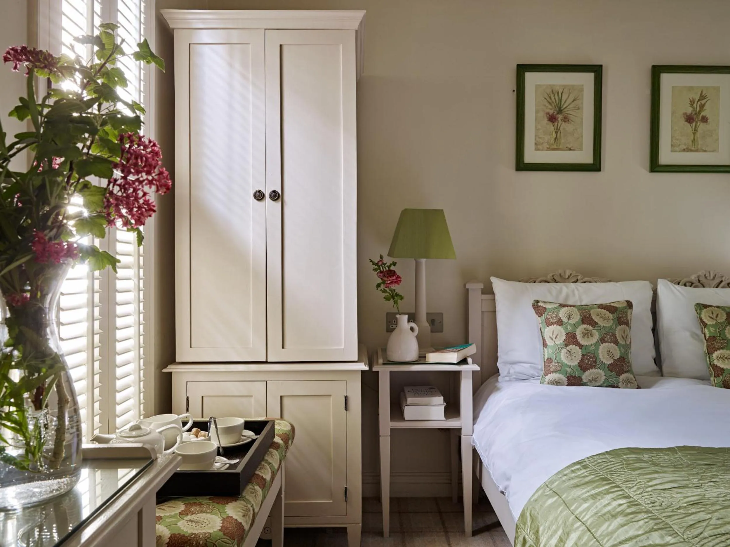 Bedroom, Bed in Cotswold Grange