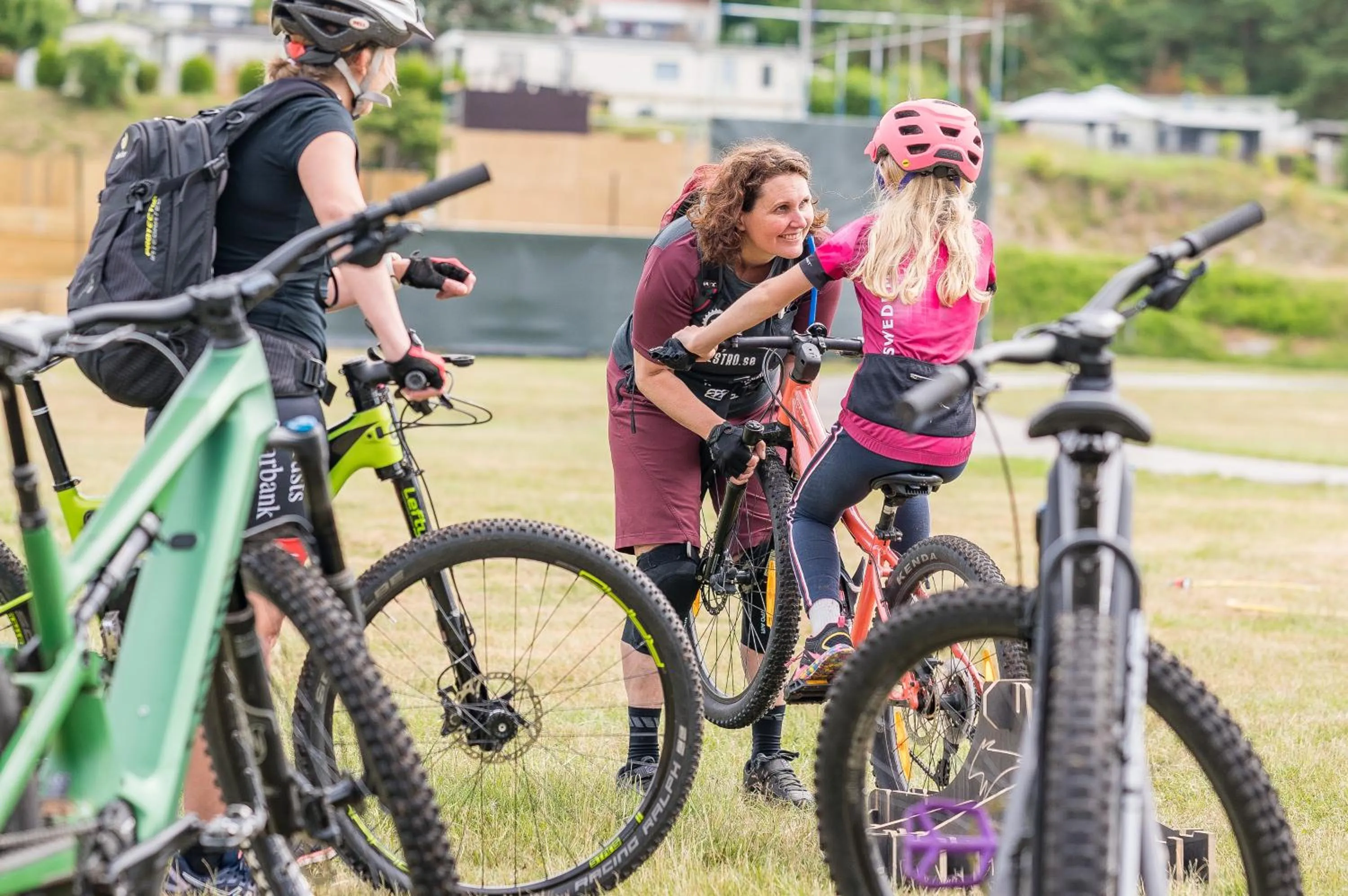 People in Tjörnbro Arena