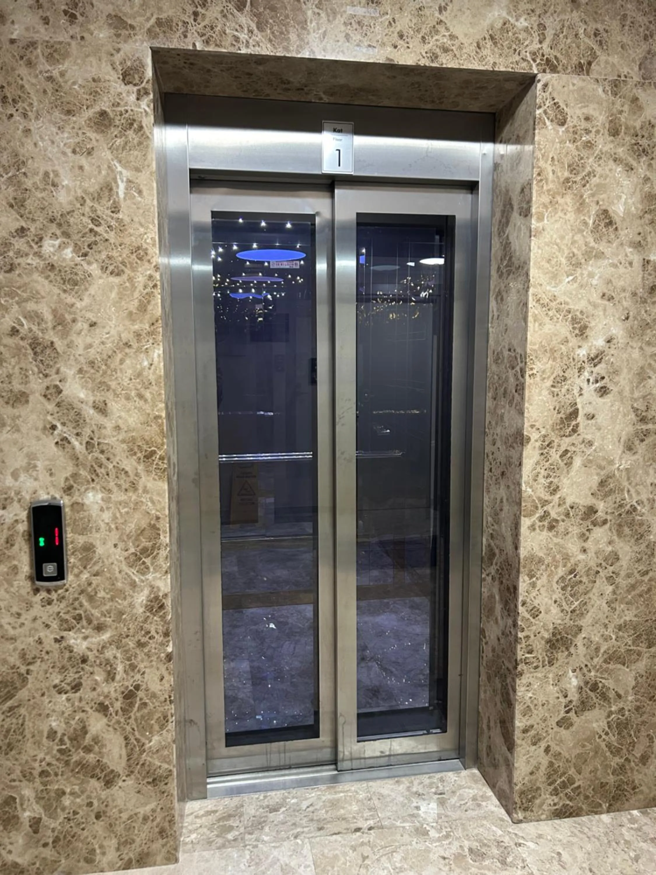 Property building in 01 Nova Otel