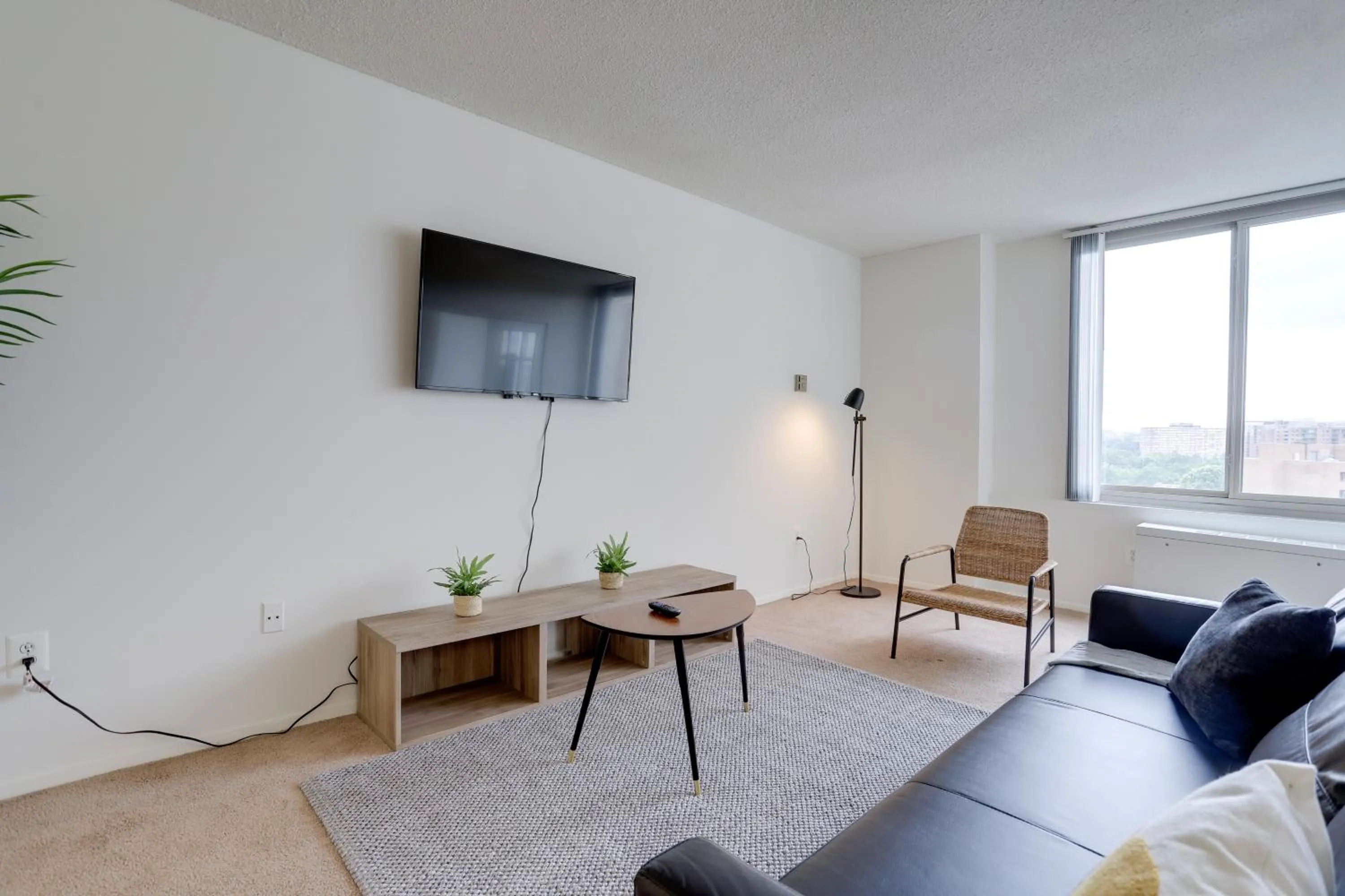 TV and multimedia in Incredible 1 BR Apt + Den @Crystal City With Gym