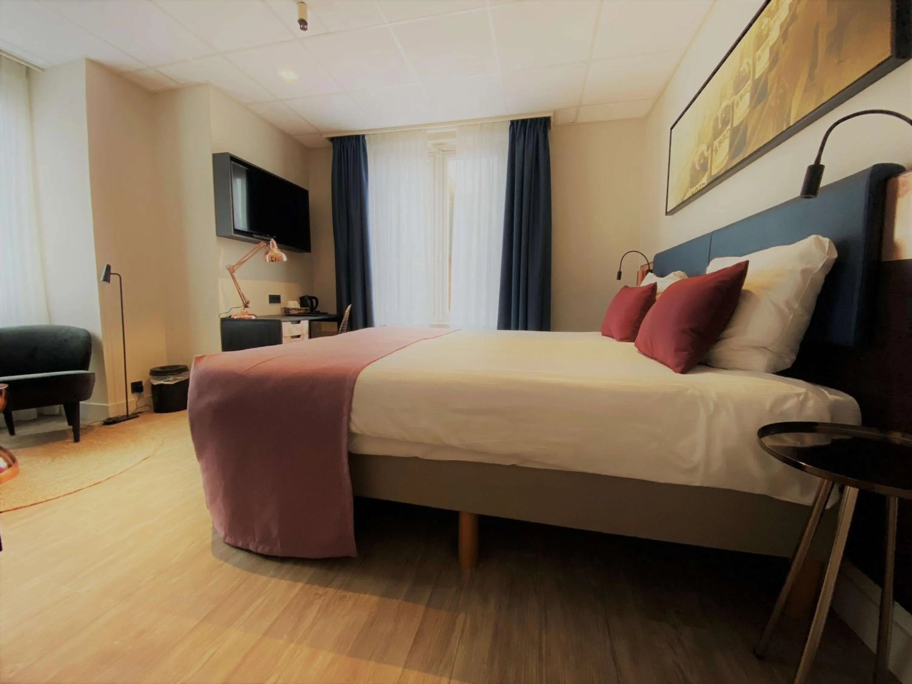 Photo of the whole room, Bed in Best Western Dam Square Inn