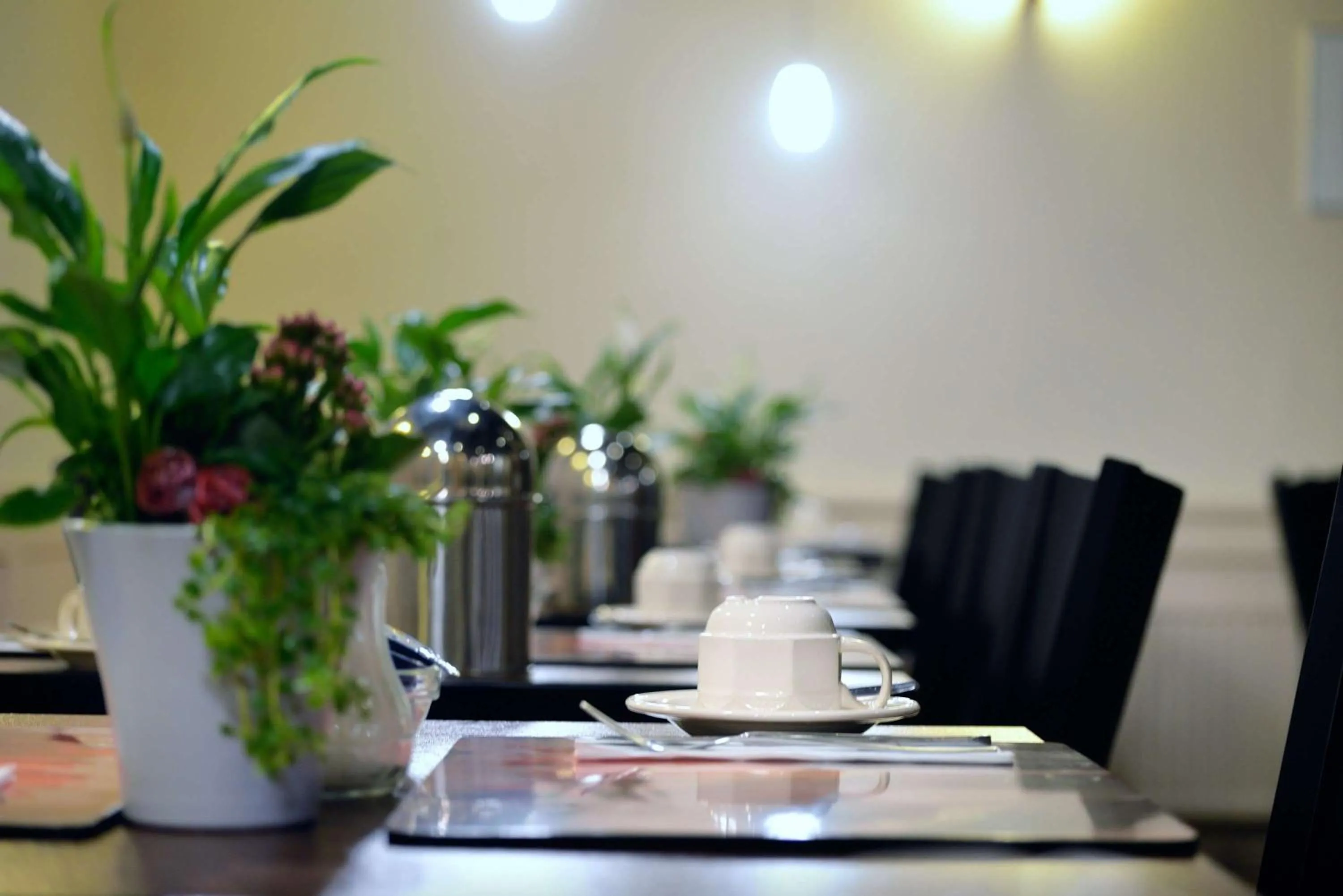 Restaurant/places to eat in Best Western Dam Square Inn