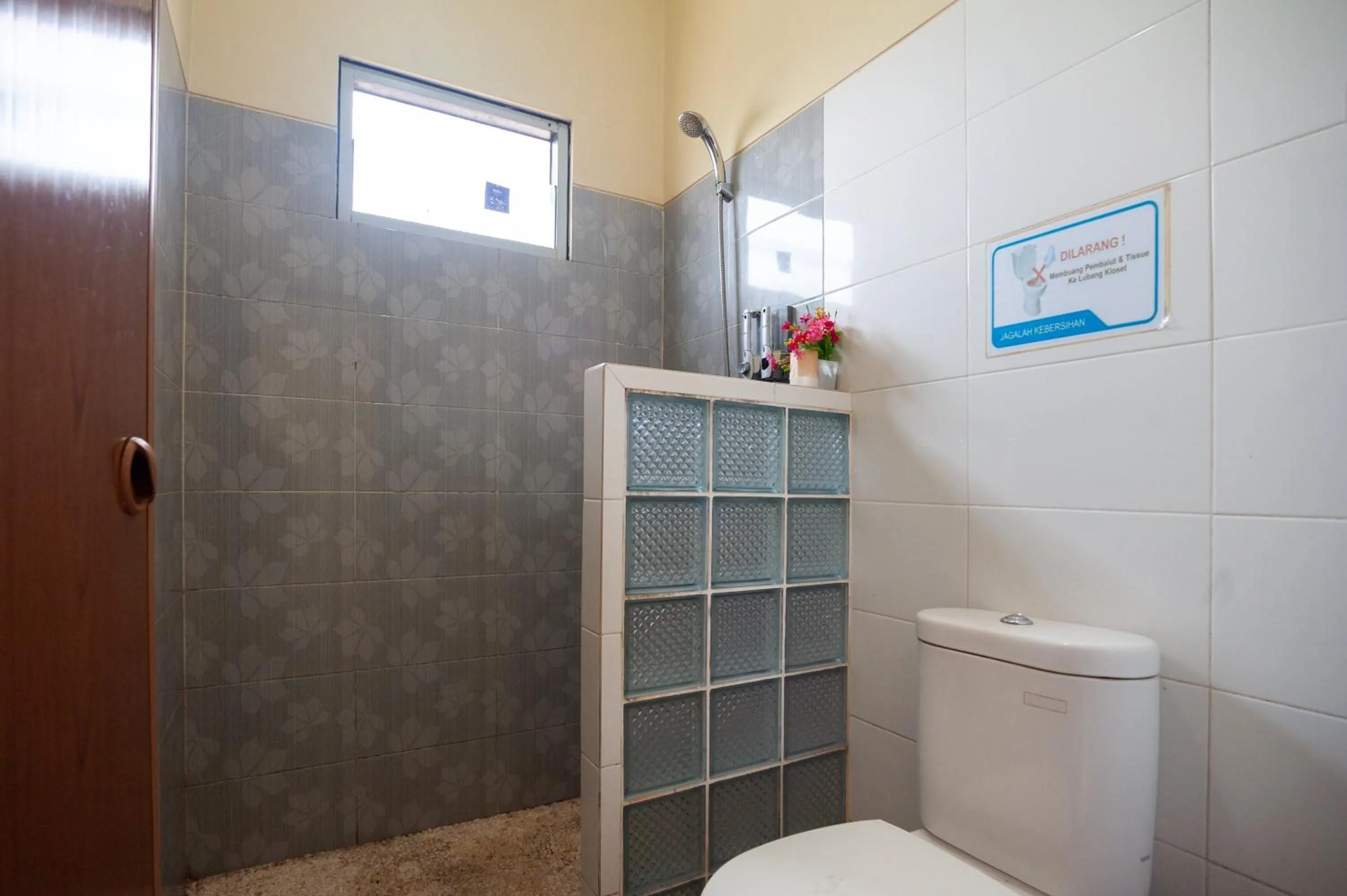 Shower in Urbanview Resort Syariah Khansa Cisarua Puncak by RedDoorz