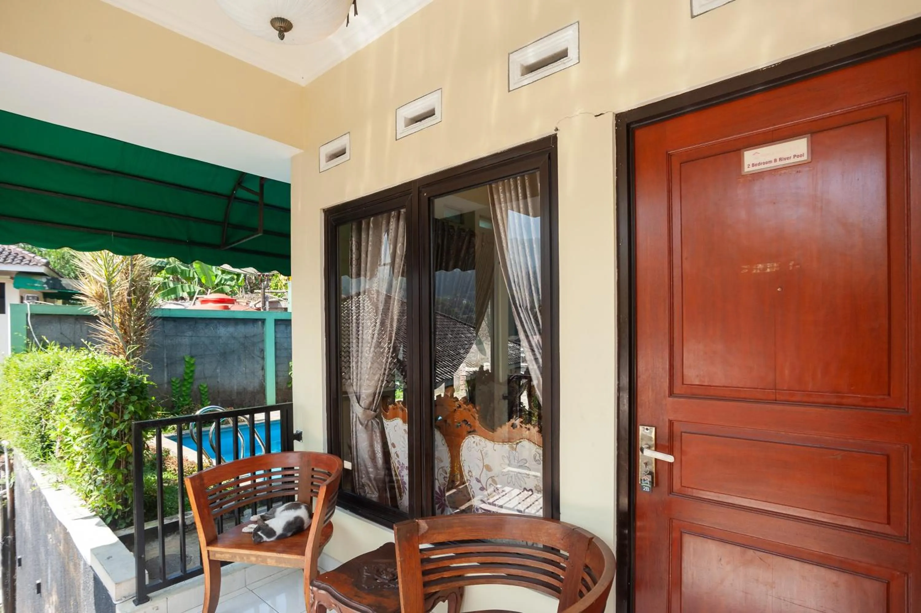 Balcony/Terrace in Urbanview Resort Syariah Khansa Cisarua Puncak by RedDoorz