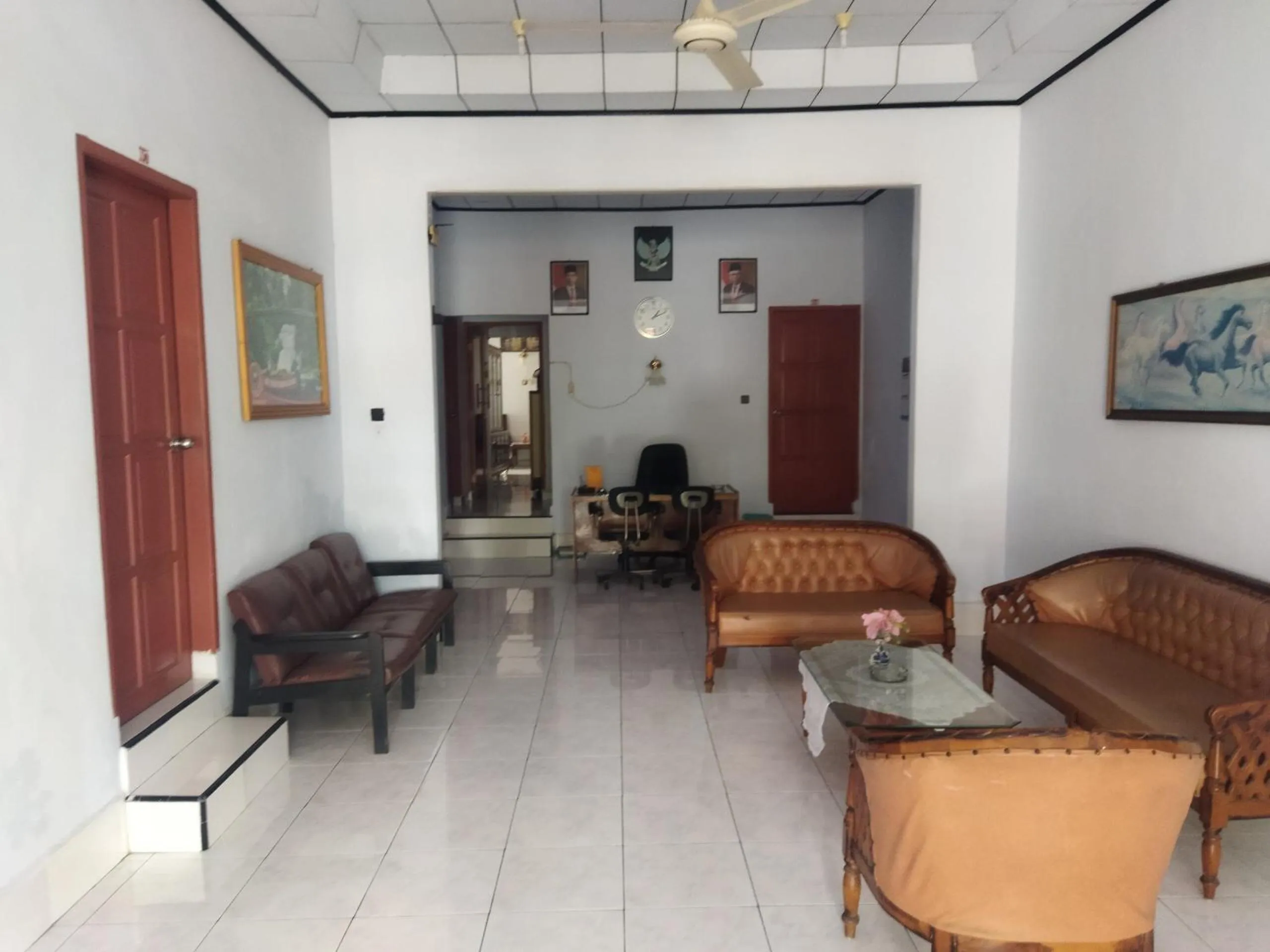 Lobby or reception in Hotel O Wisma Phinisi Syariah Near Mall of Pinrang Sejahtera