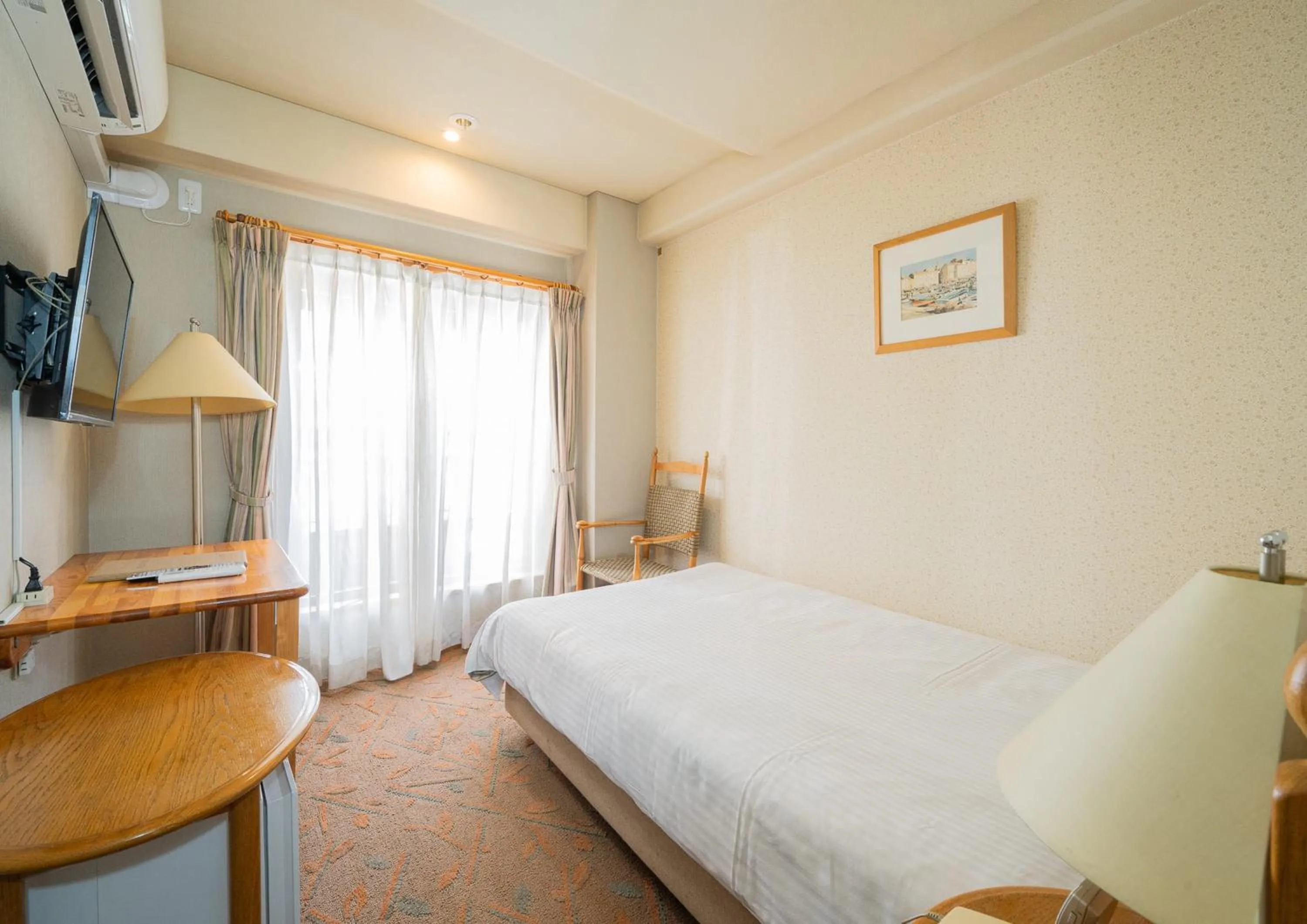 Photo of the whole room, Bed in Saka no Hotel Tretio Ochanomizu