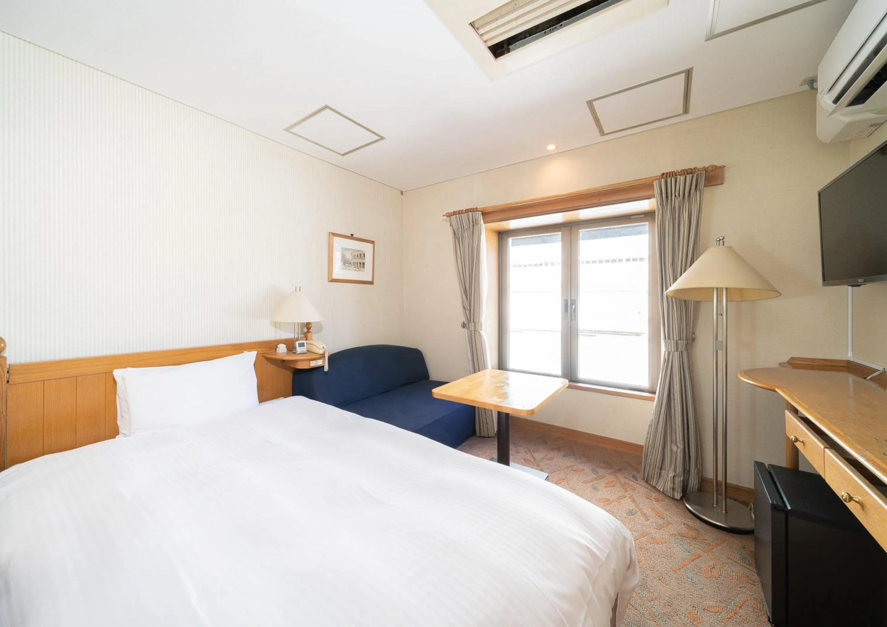 Photo of the whole room, Bed in Saka no Hotel Tretio Ochanomizu