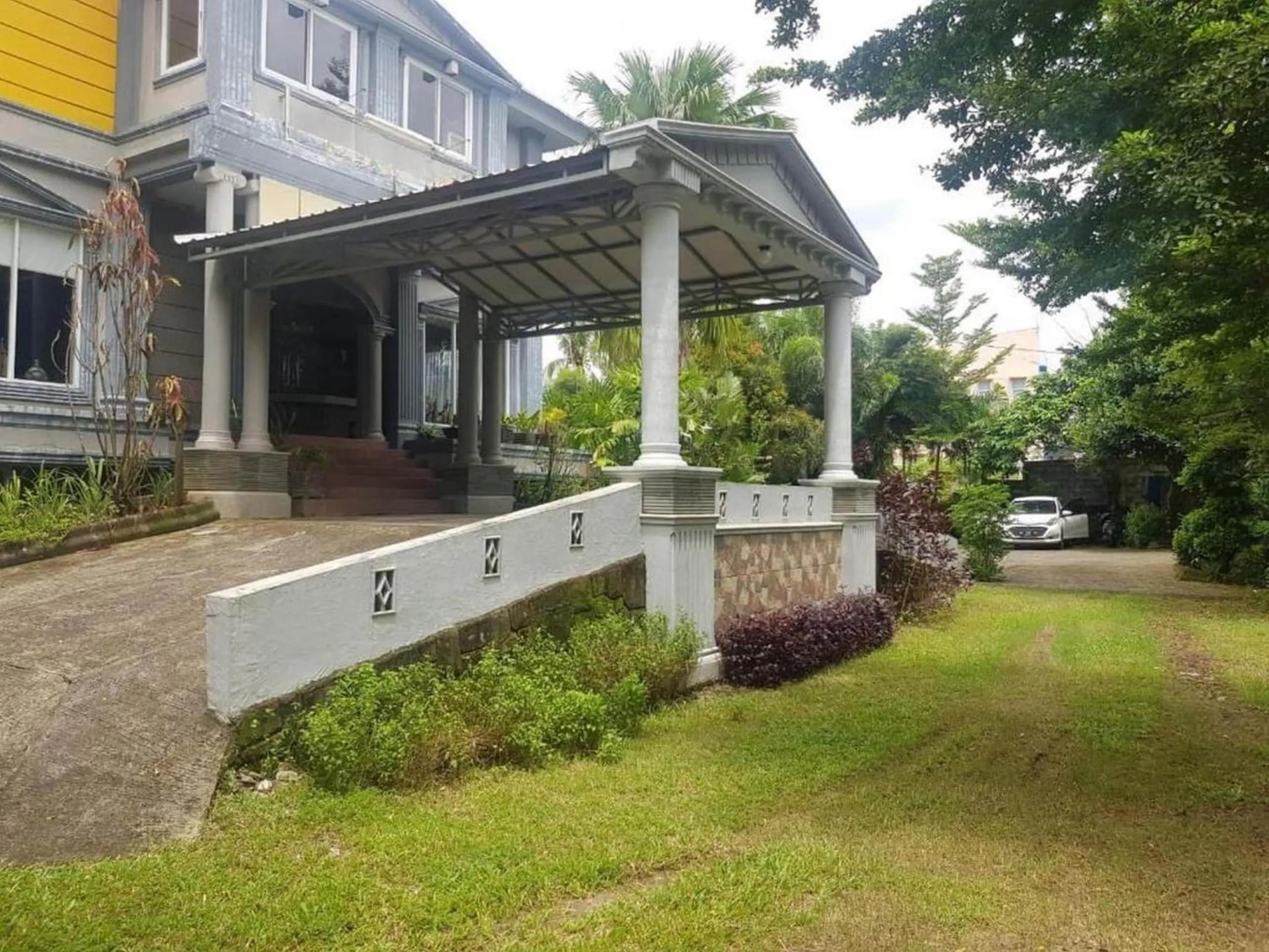 Facade/entrance in Hotel O Rumah Massagena Syariah Near Gedung Olahraga Enrekang