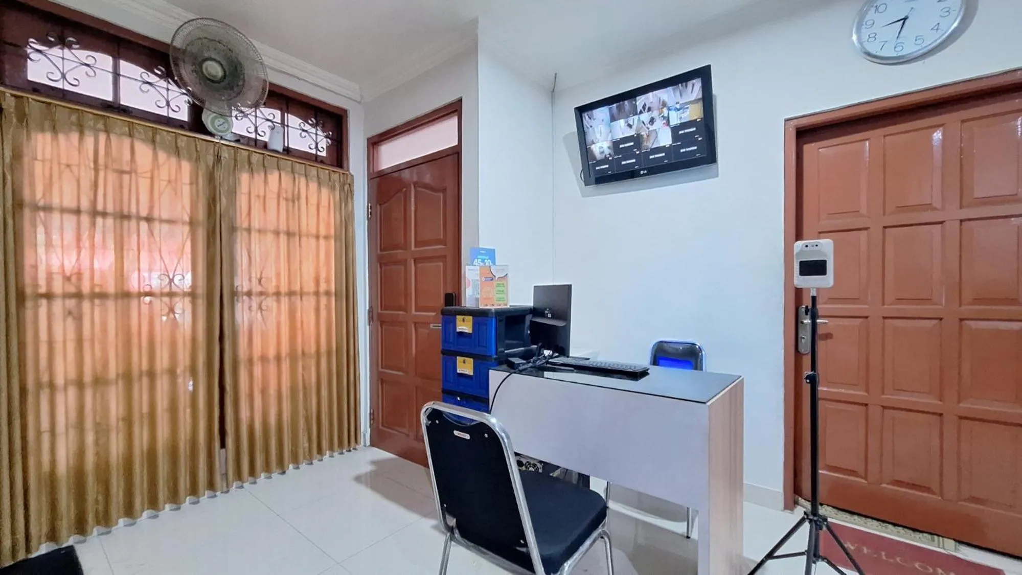 Property building in Urbanview Le Reno Inn Wirobrajan by RedDoorz