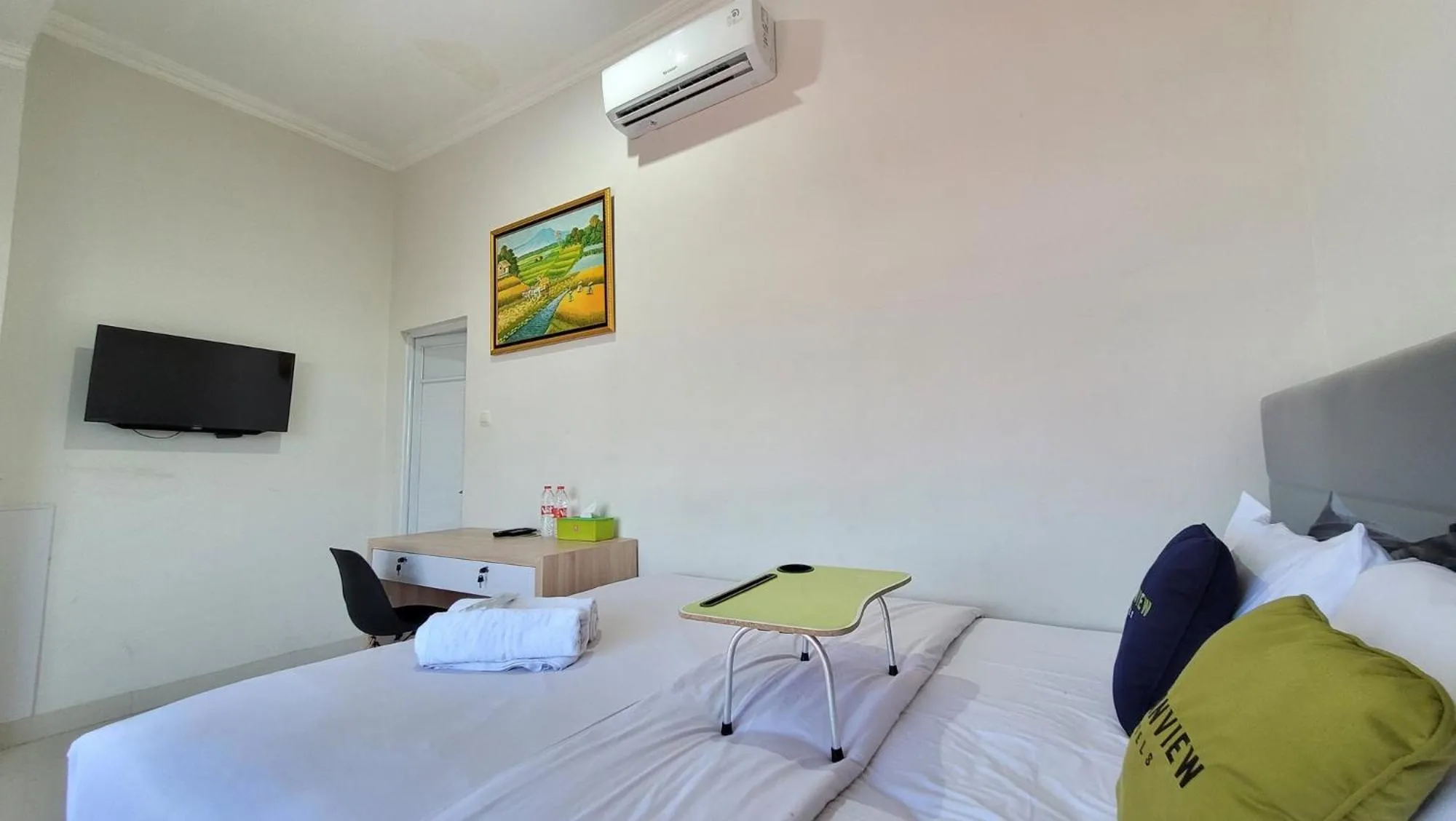 Bed in Urbanview Le Reno Inn Wirobrajan by RedDoorz