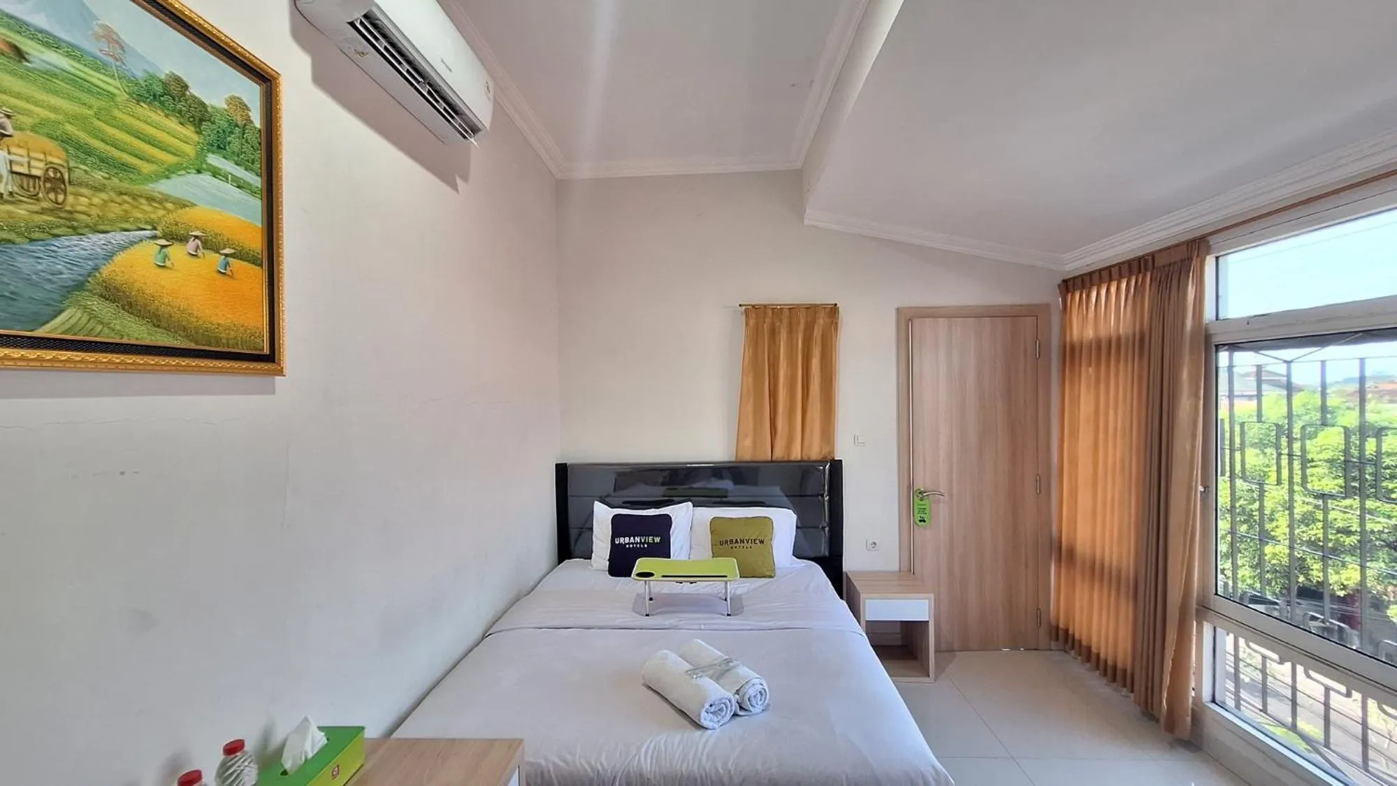 Bed in Urbanview Le Reno Inn Wirobrajan by RedDoorz