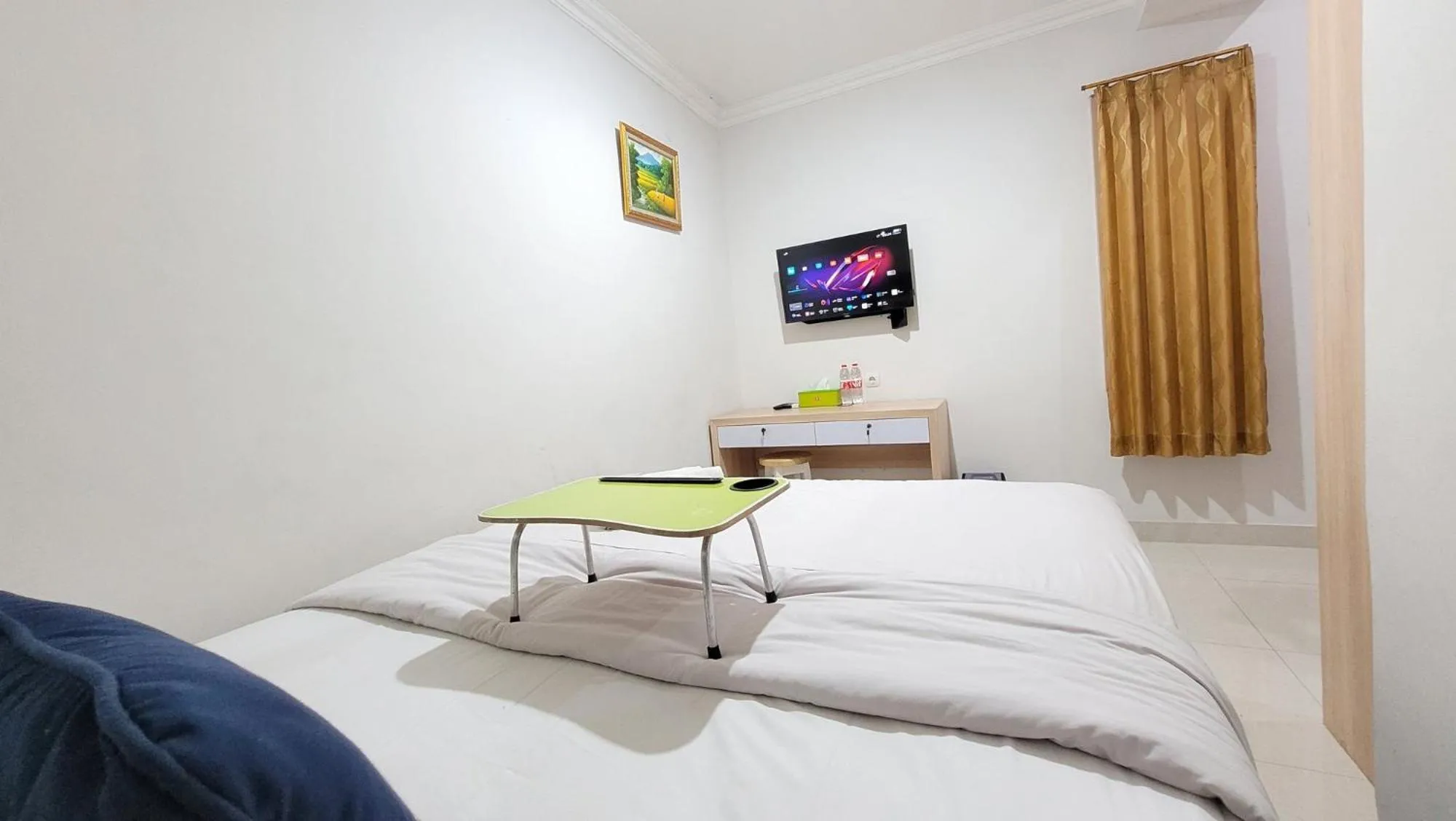 Bed in Urbanview Le Reno Inn Wirobrajan by RedDoorz