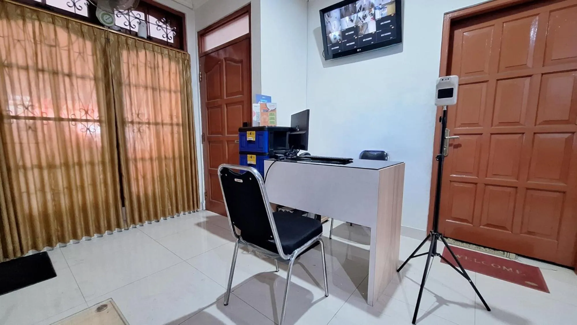 Property building in Urbanview Le Reno Inn Wirobrajan by RedDoorz