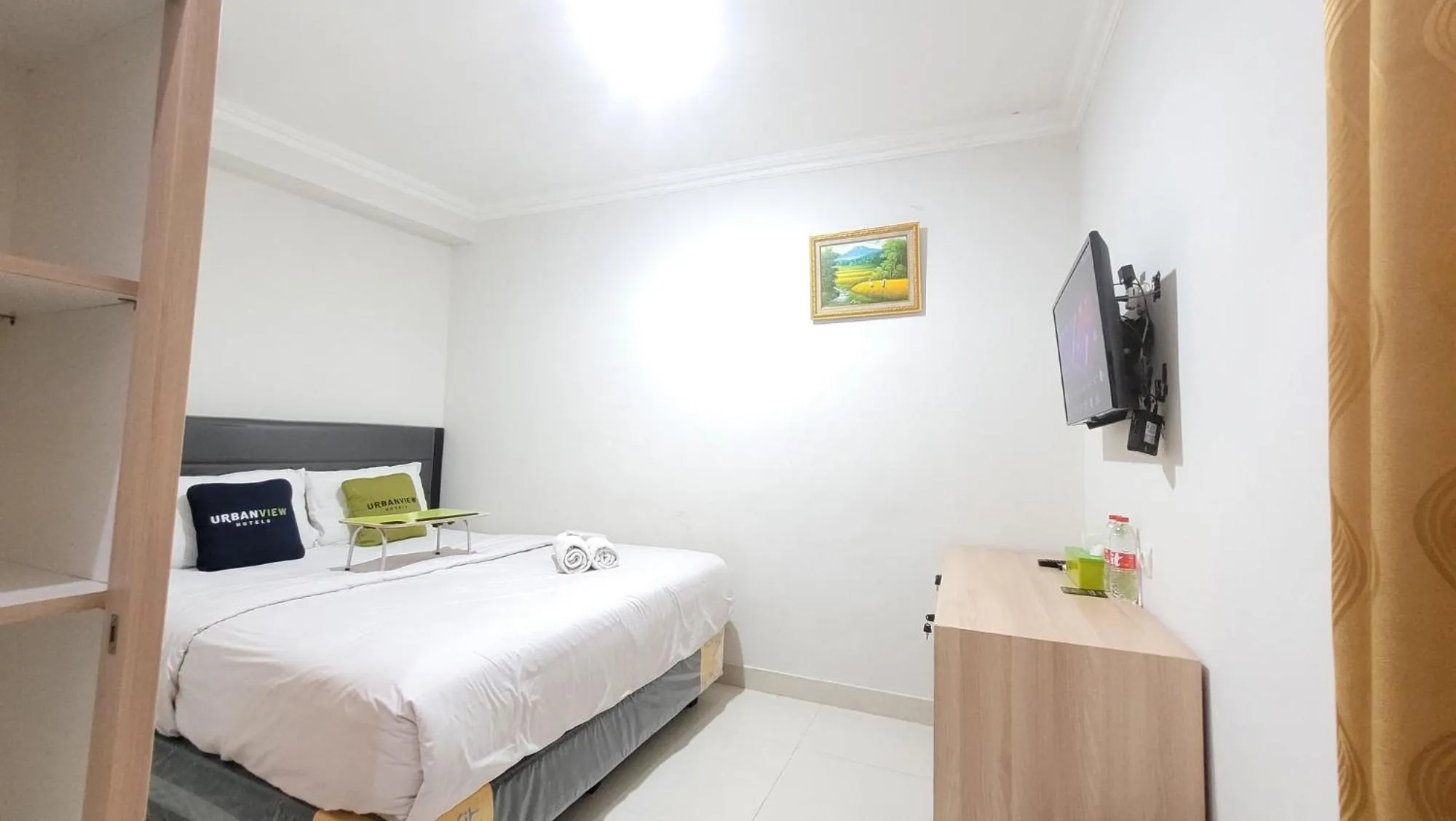 Bed in Urbanview Le Reno Inn Wirobrajan by RedDoorz