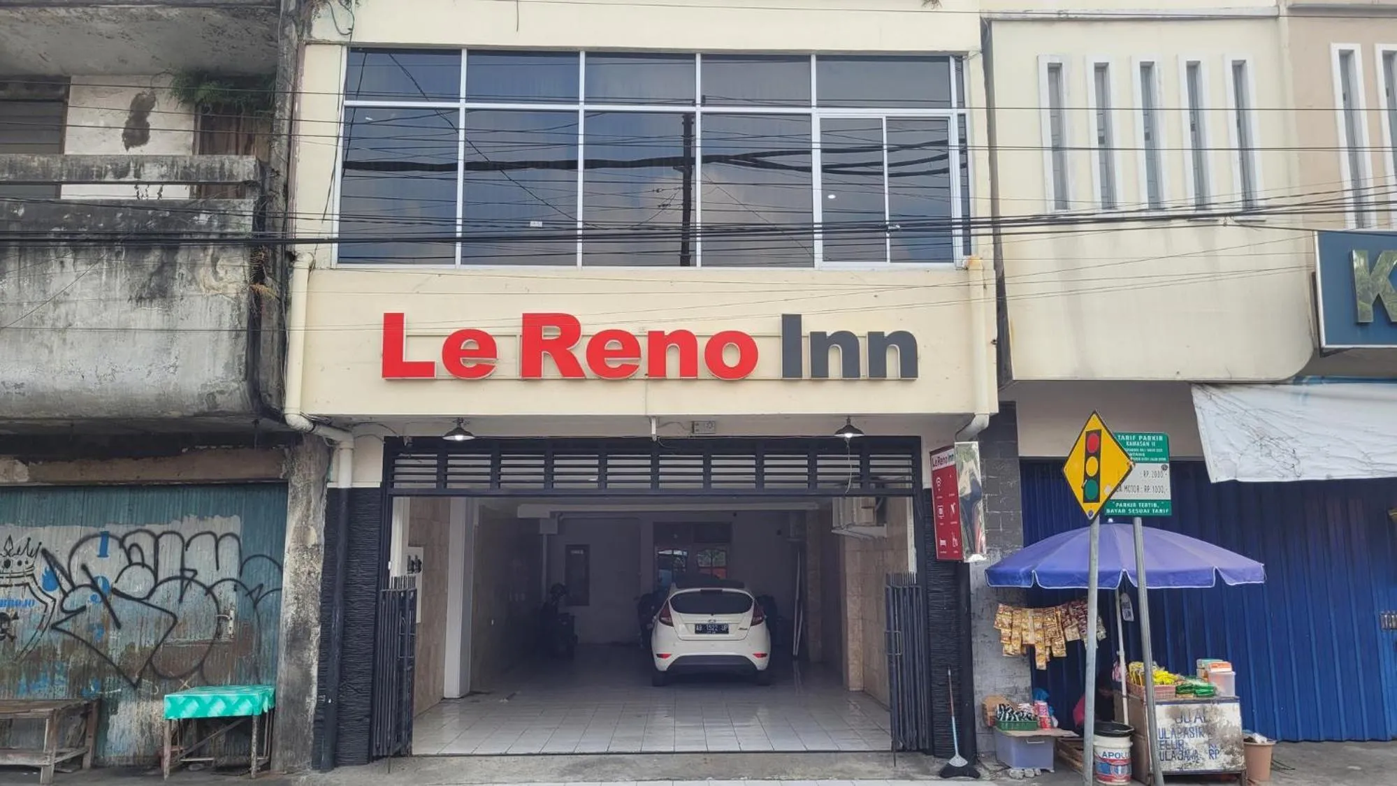 Property building in Urbanview Le Reno Inn Wirobrajan by RedDoorz