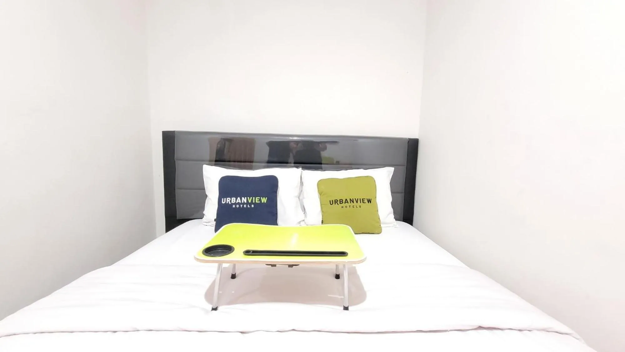 Bed in Urbanview Le Reno Inn Wirobrajan by RedDoorz