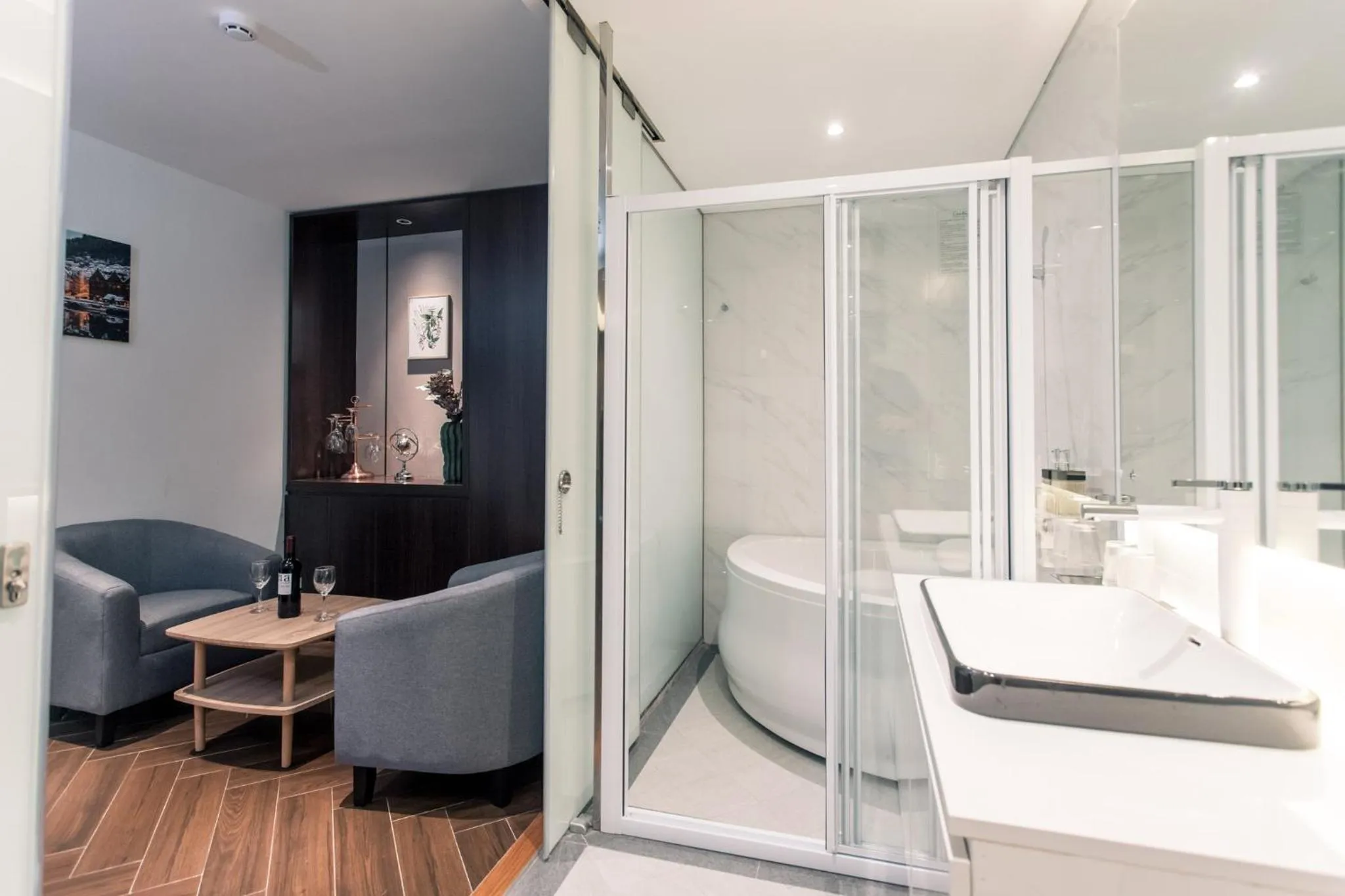 Shower in Riverside Hotel