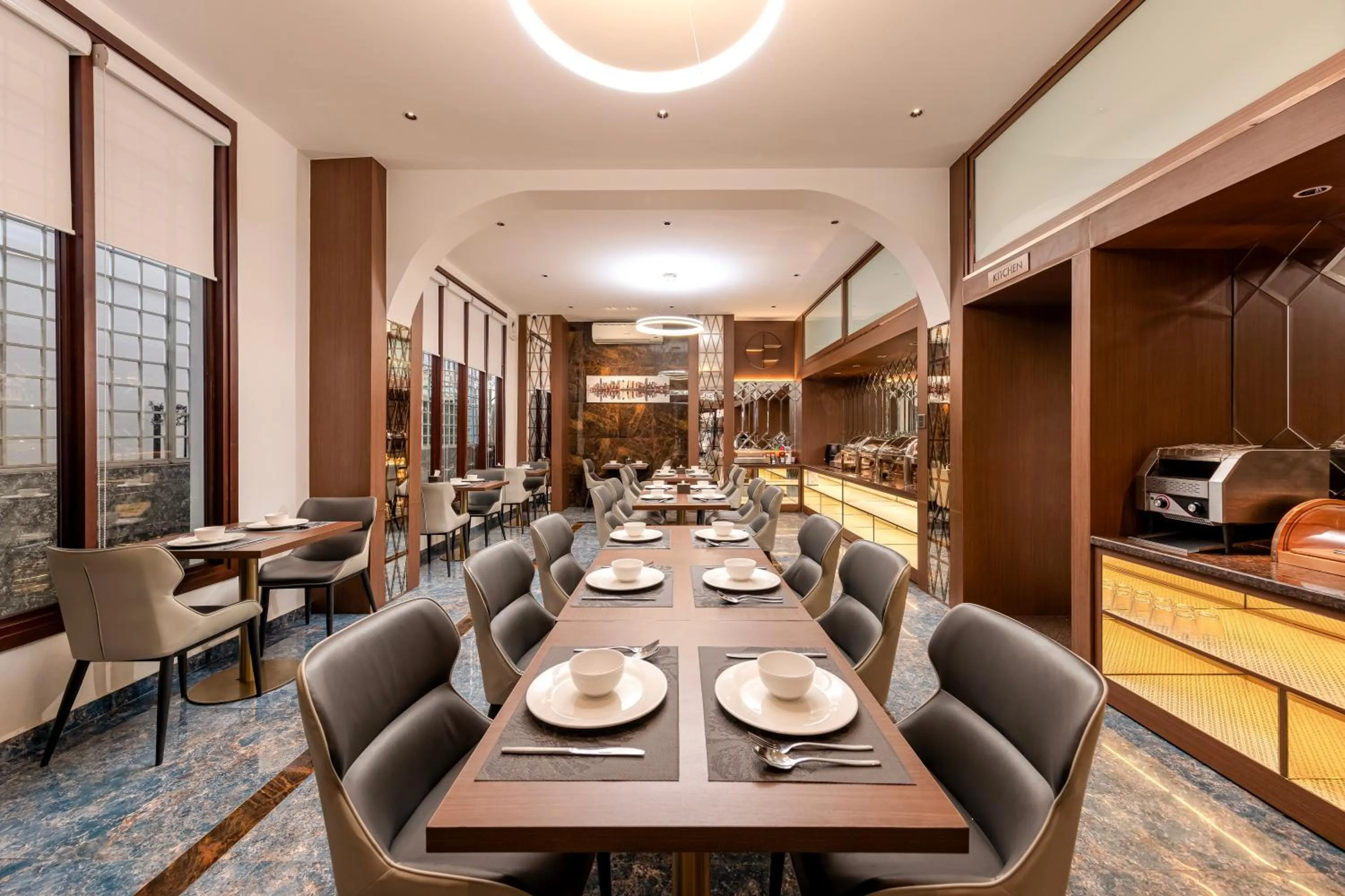 Restaurant/places to eat in Riverside Hotel