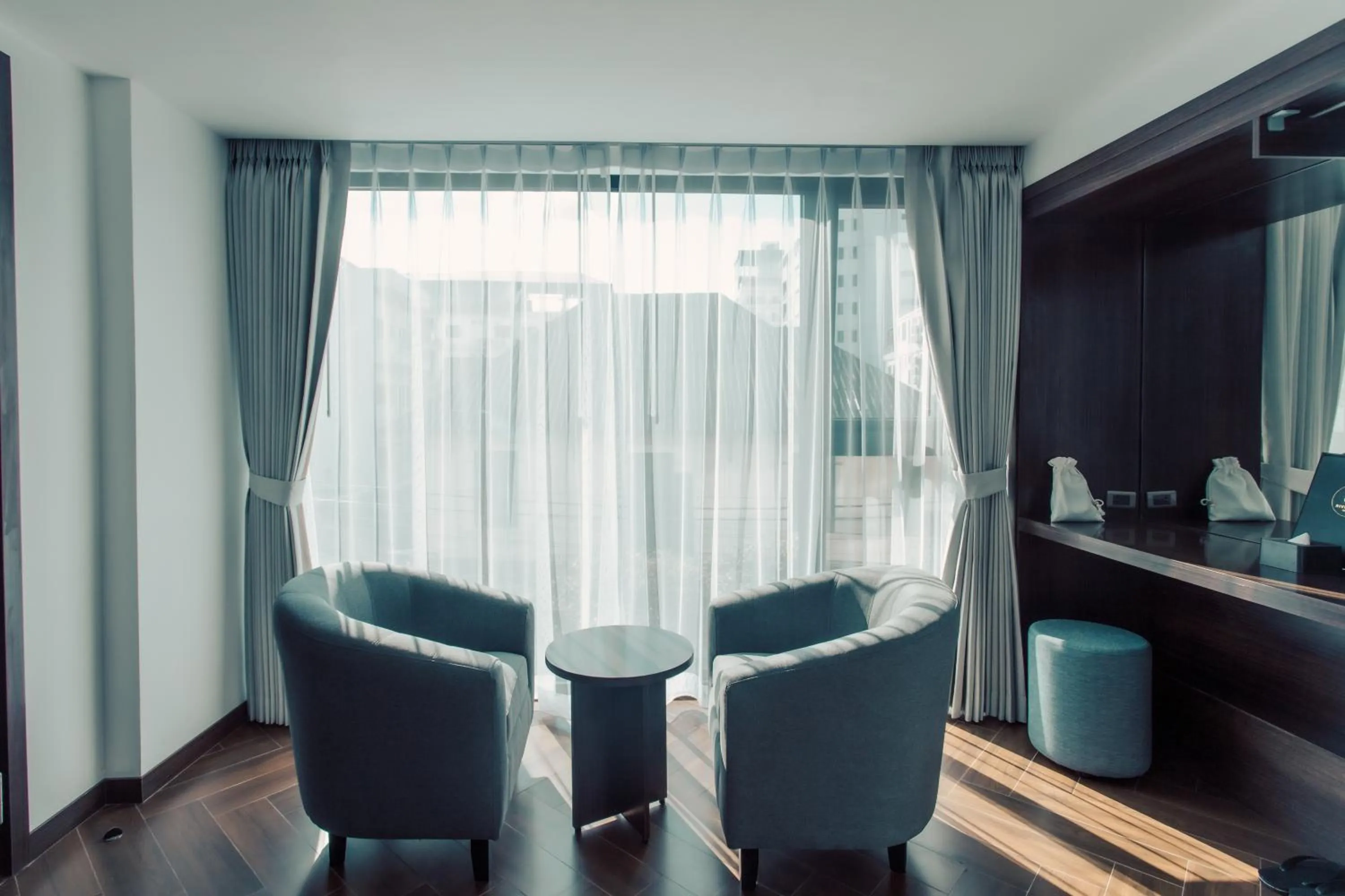 Living room in Riverside Hotel