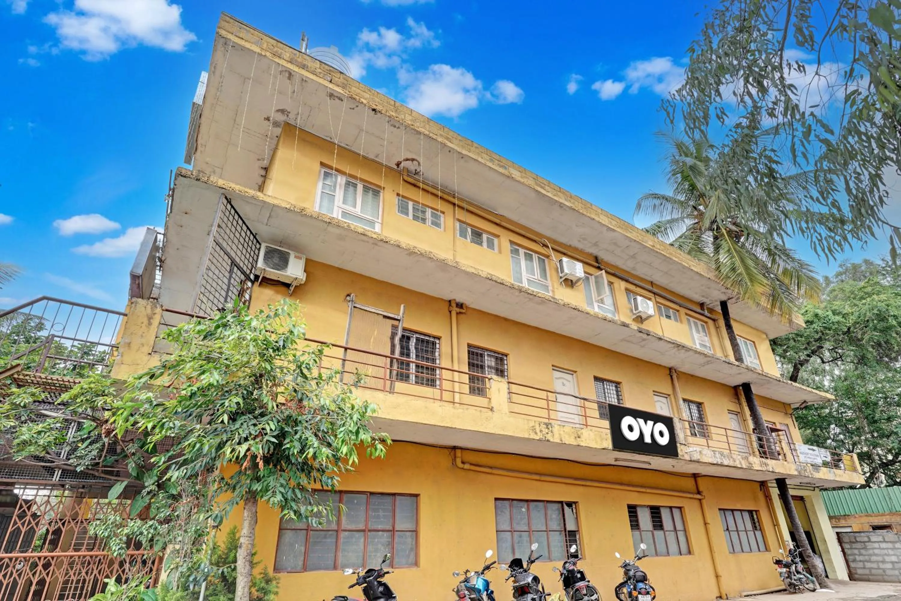 Facade/entrance in Super Collection O Druvi Corporate Hotel