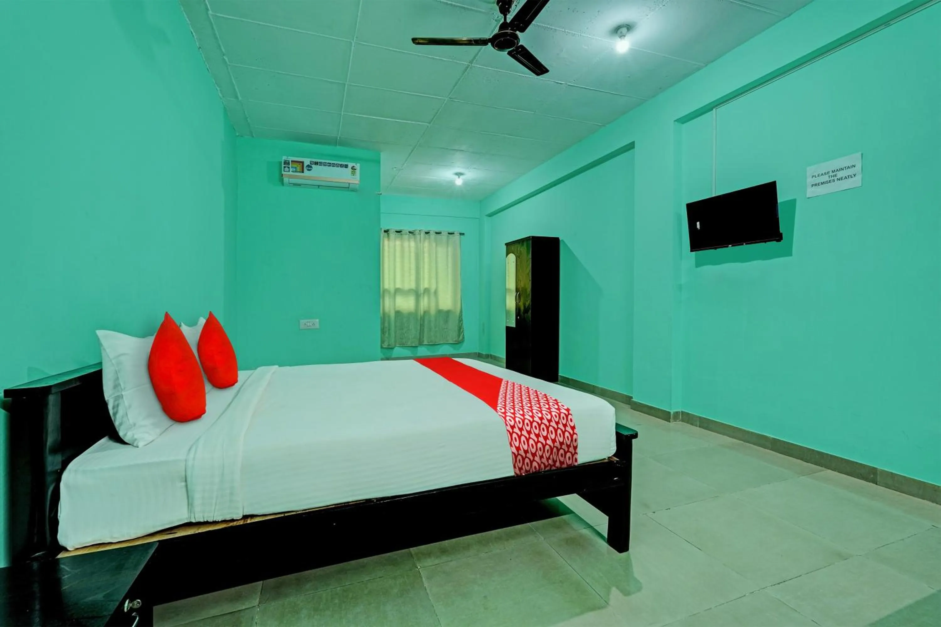 Bathroom, Bed in Super Collection O Druvi Corporate Hotel