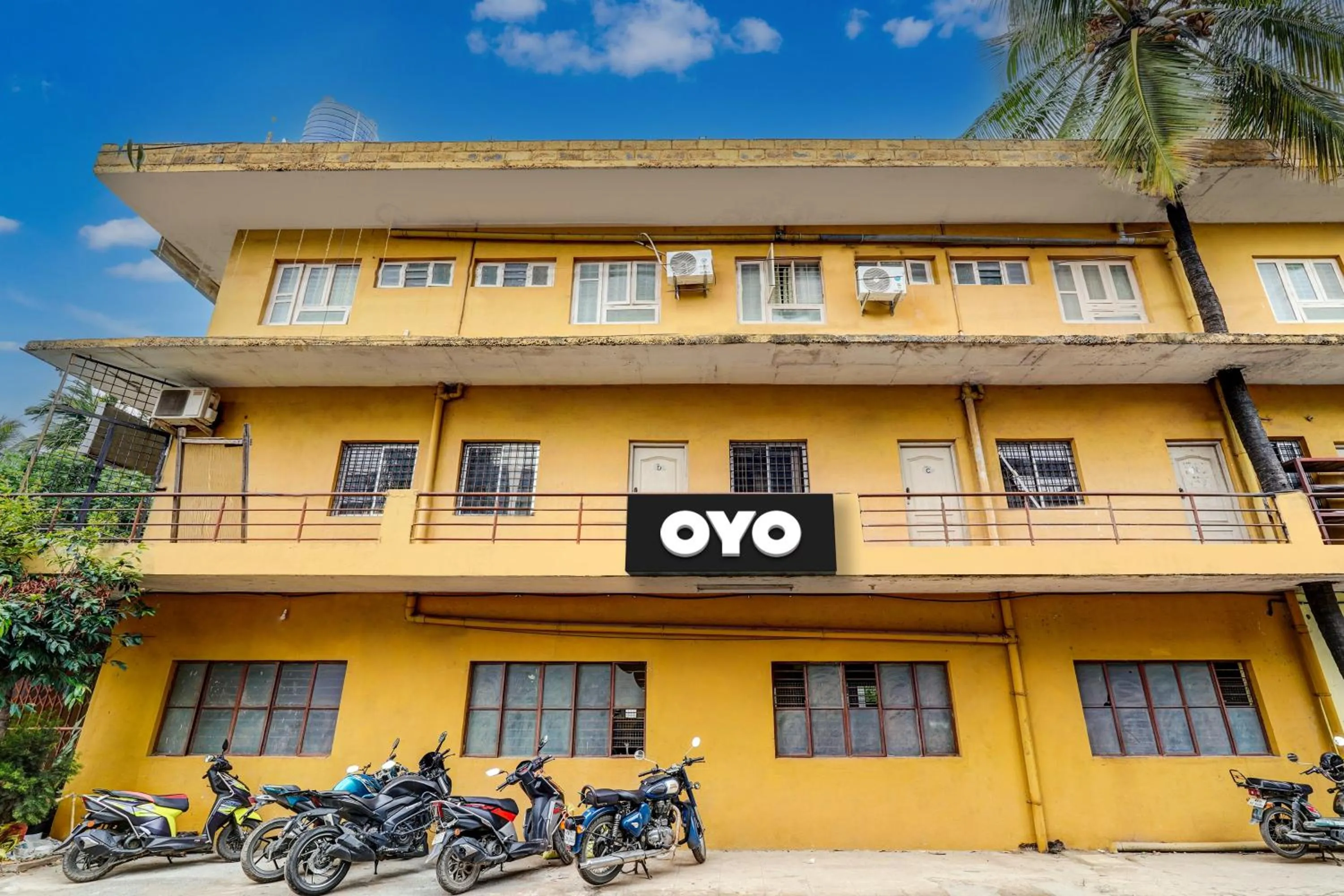 Facade/entrance in Super Collection O Druvi Corporate Hotel