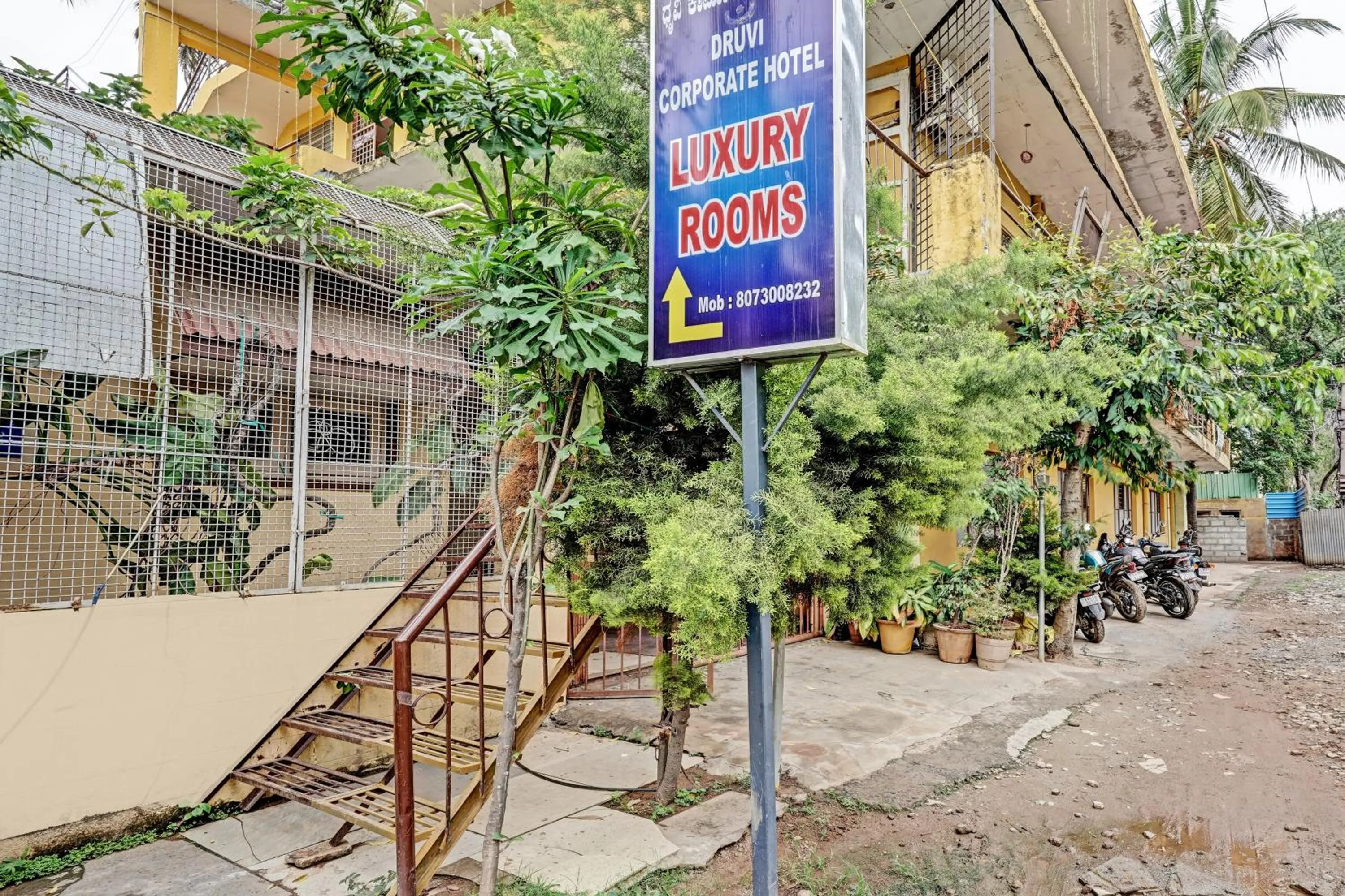 Facade/entrance in Super Collection O Druvi Corporate Hotel