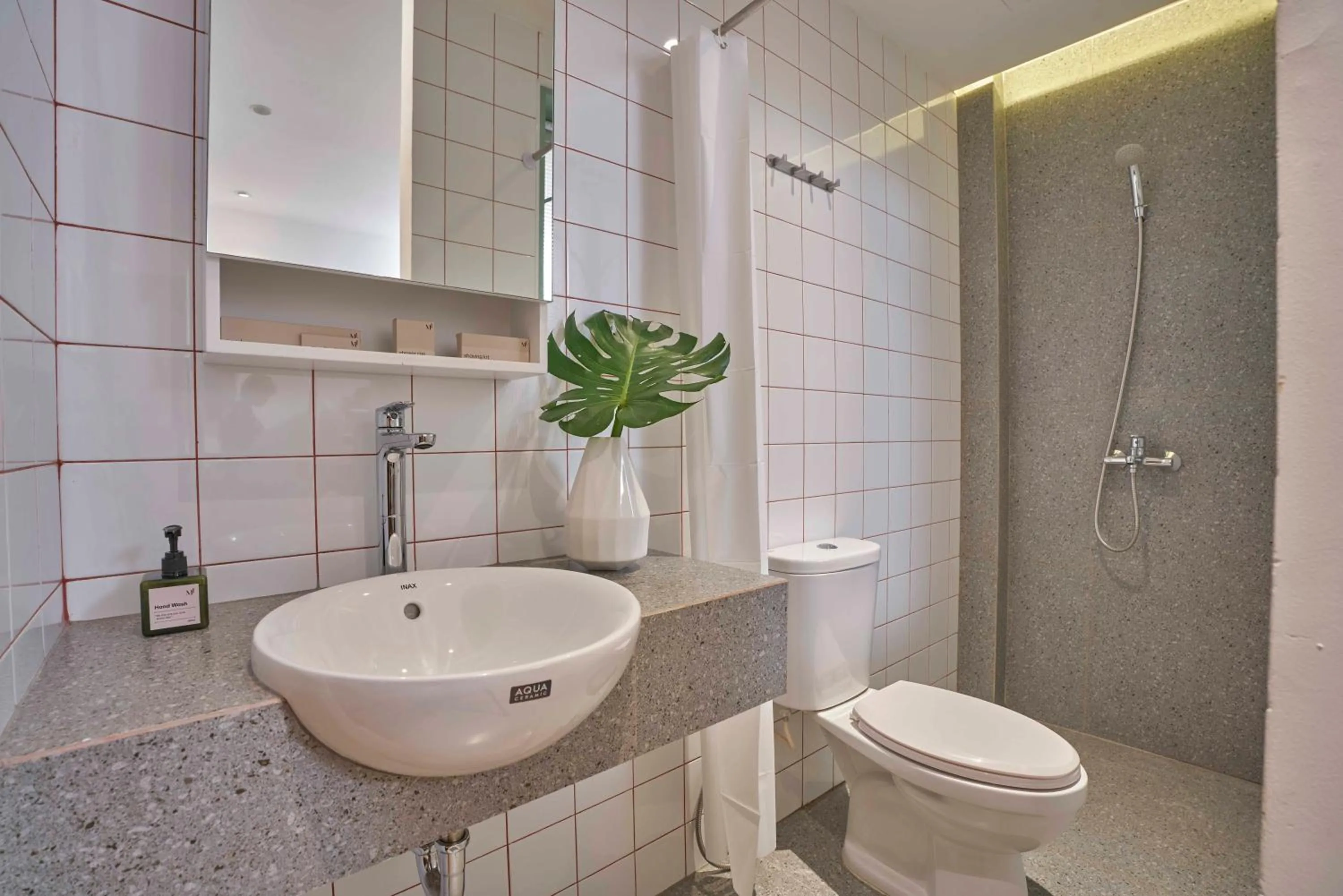 Shower in Express by M Village Phạm Ngũ Lão