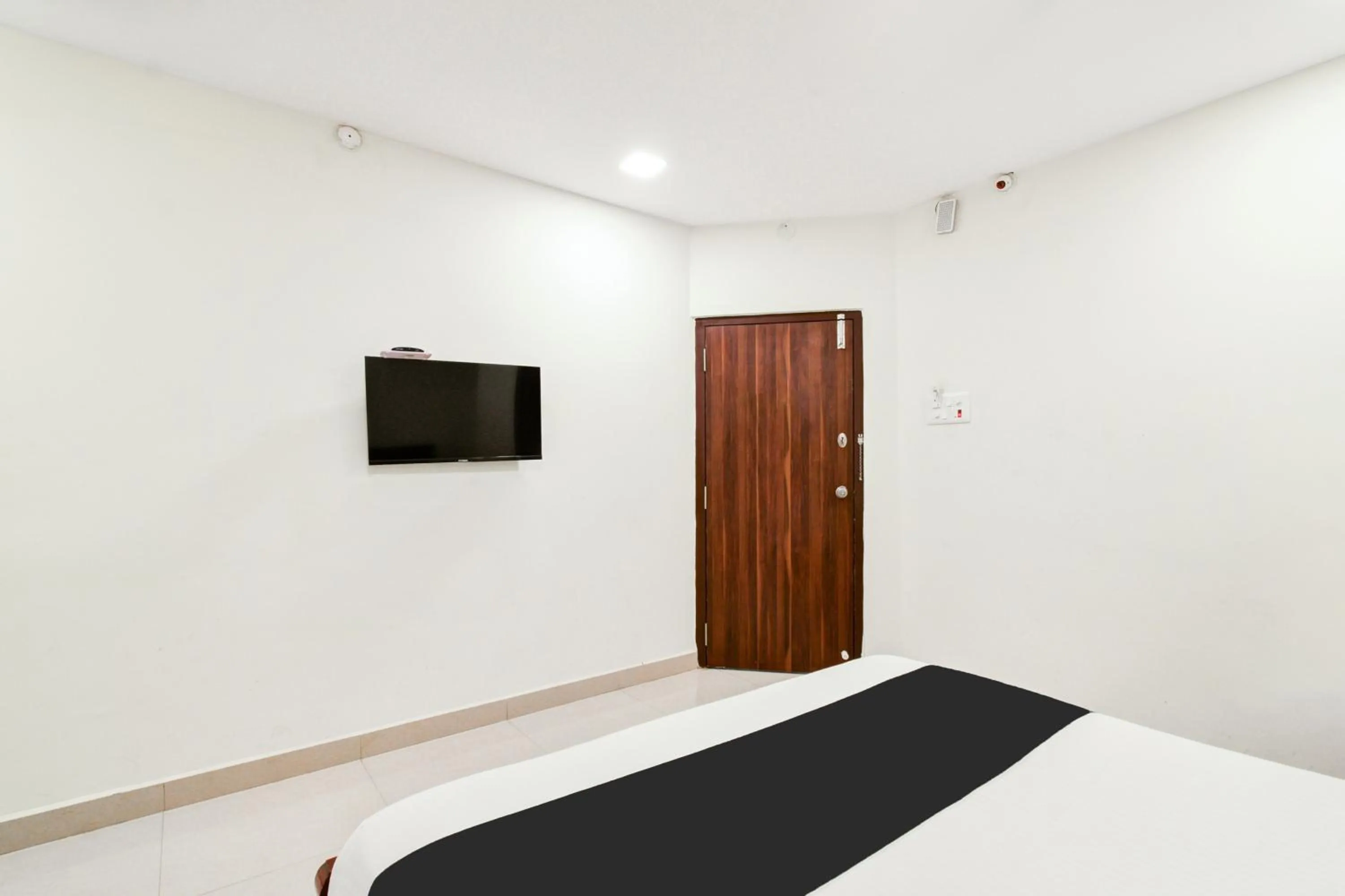 Bedroom, Bed in Super Collection O Madhapur