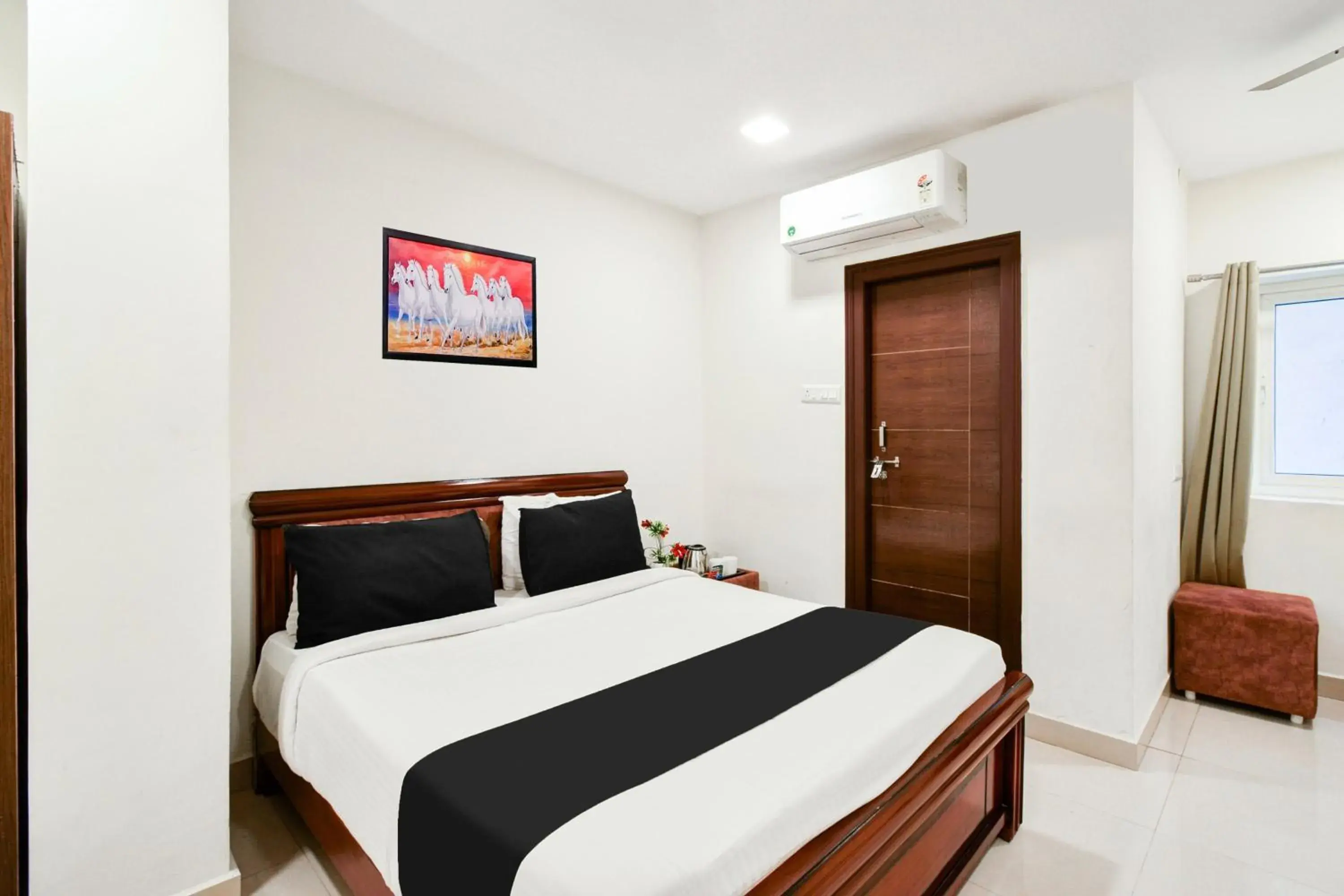 Standard Double Room - single occupancy in Super Collection O Madhapur Standard Double Room - single occupancy in Super Collection O Madhapur