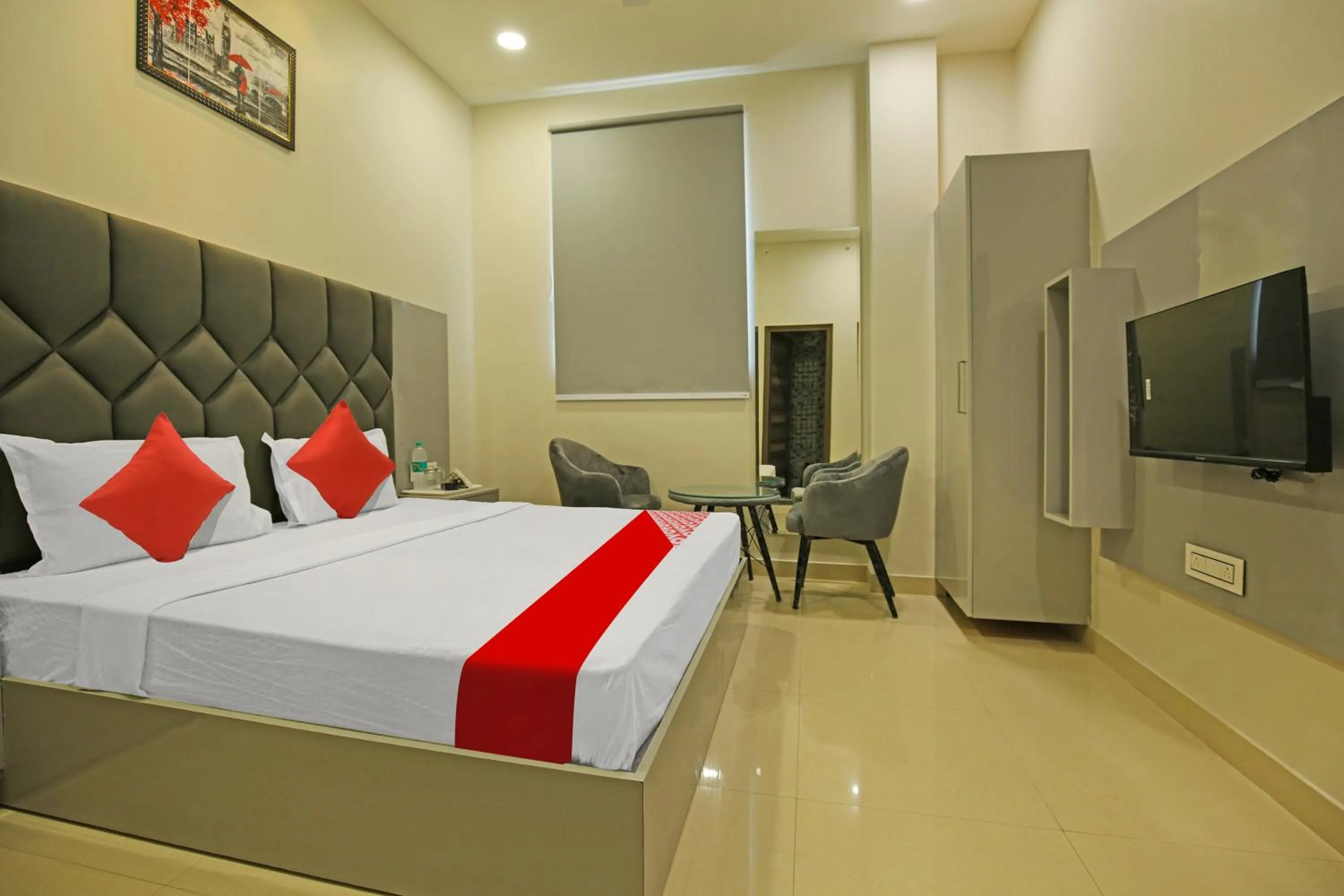 Bedroom in Hotel O Grand Inn