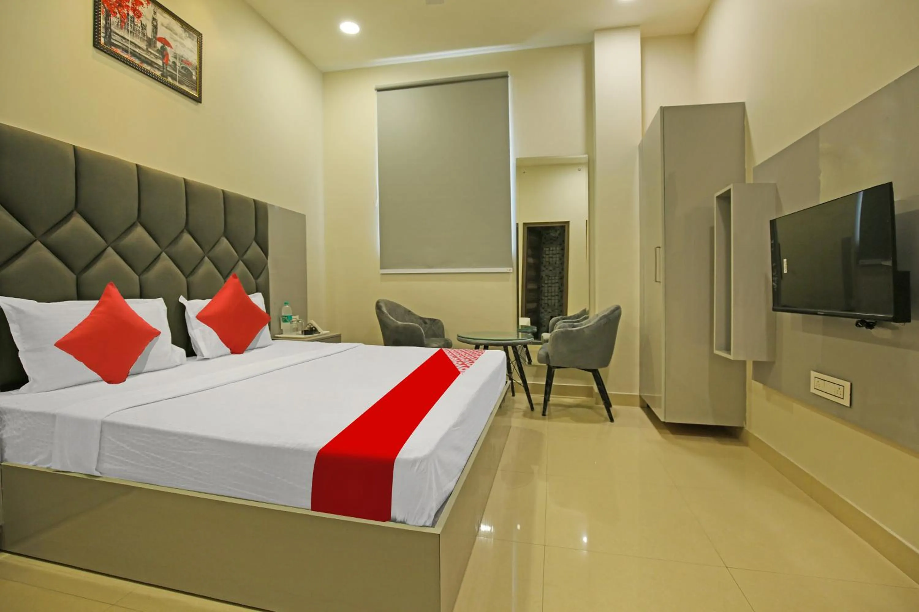 Bedroom in Hotel O Grand Inn