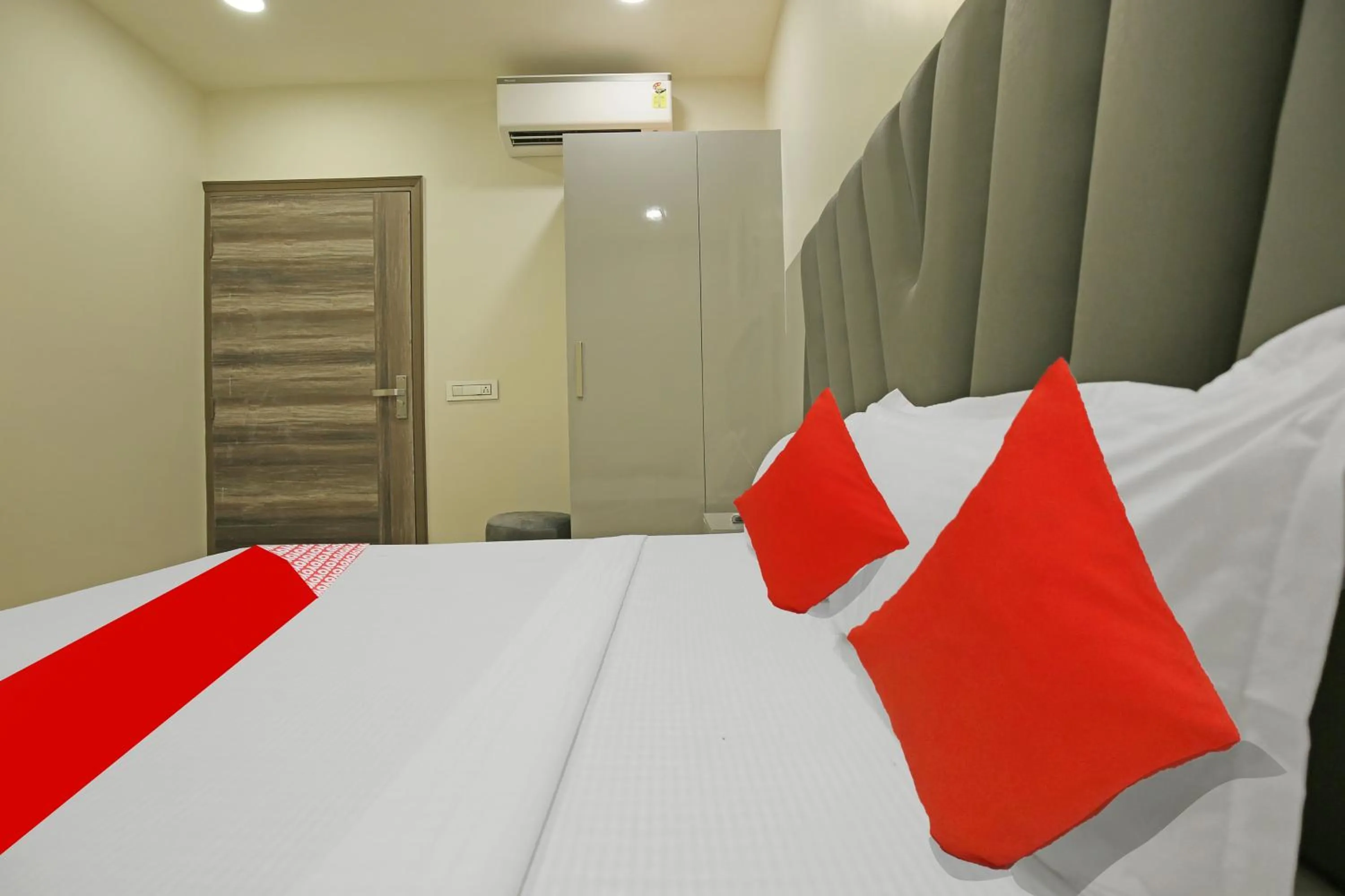 Bedroom in Hotel O Grand Inn