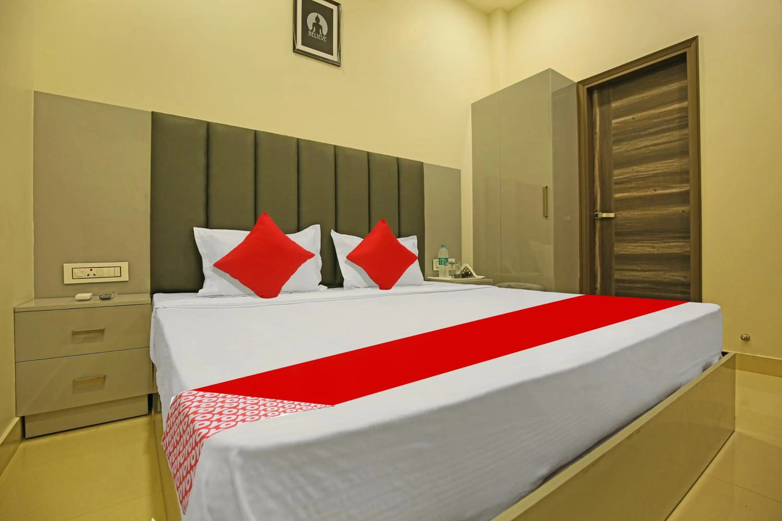 Bedroom in Hotel O Grand Inn