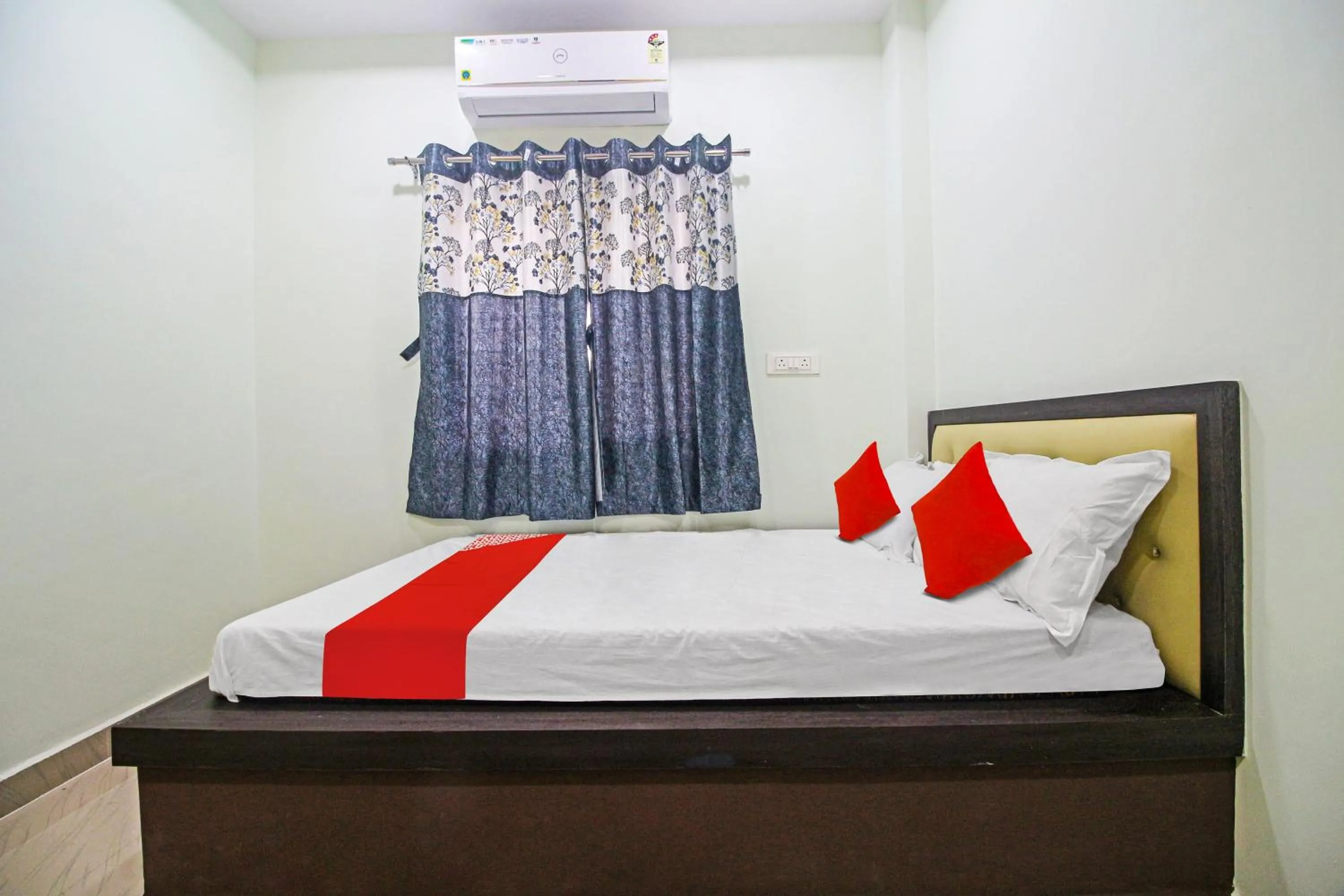 Bedroom, Bed in OYO Flagship Hotel Mh31