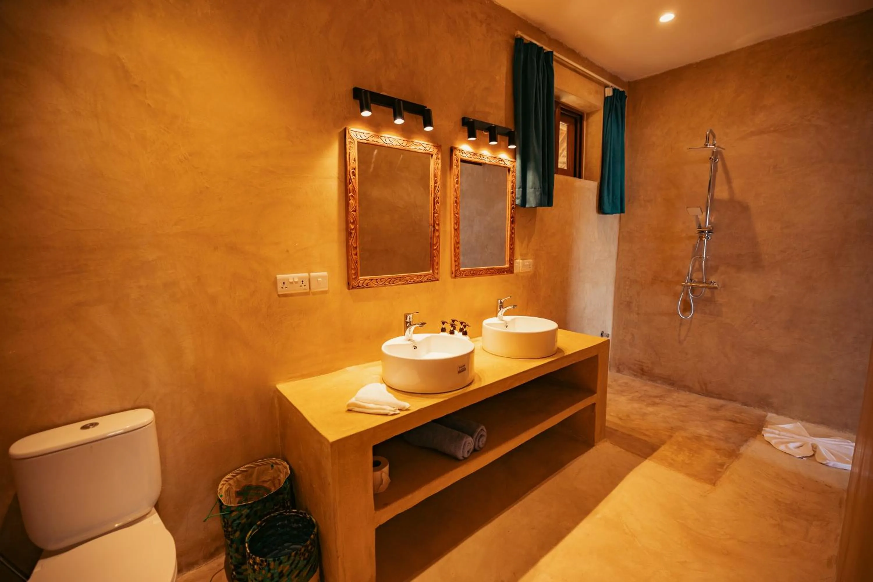 Shower in Mayai Ocean Resort