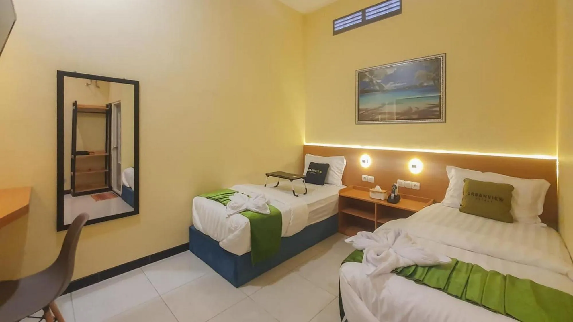 Bed in Urbanview Hotel Sakura Kampung Inggris Pare by RedDoorz