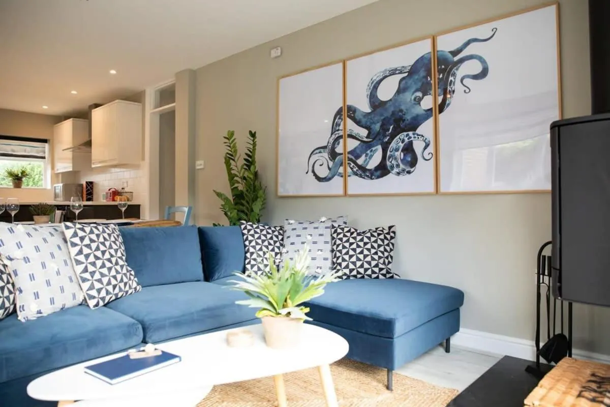 Bosham 3 BR Beach House with Garden & Playhouse