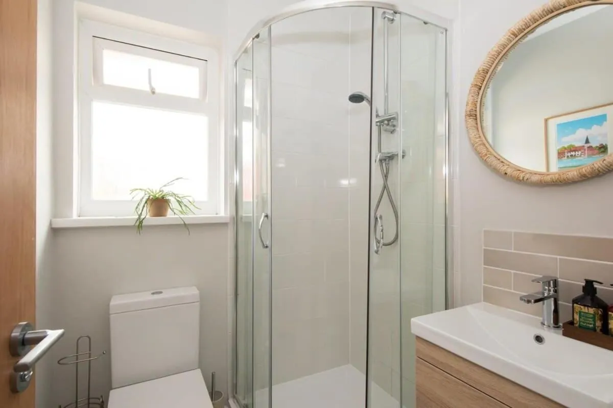 Bosham 3 BR Beach House with Garden & Playhouse