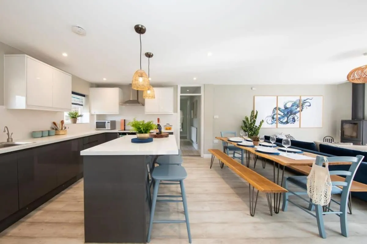 Bosham 3 BR Beach House with Garden & Playhouse