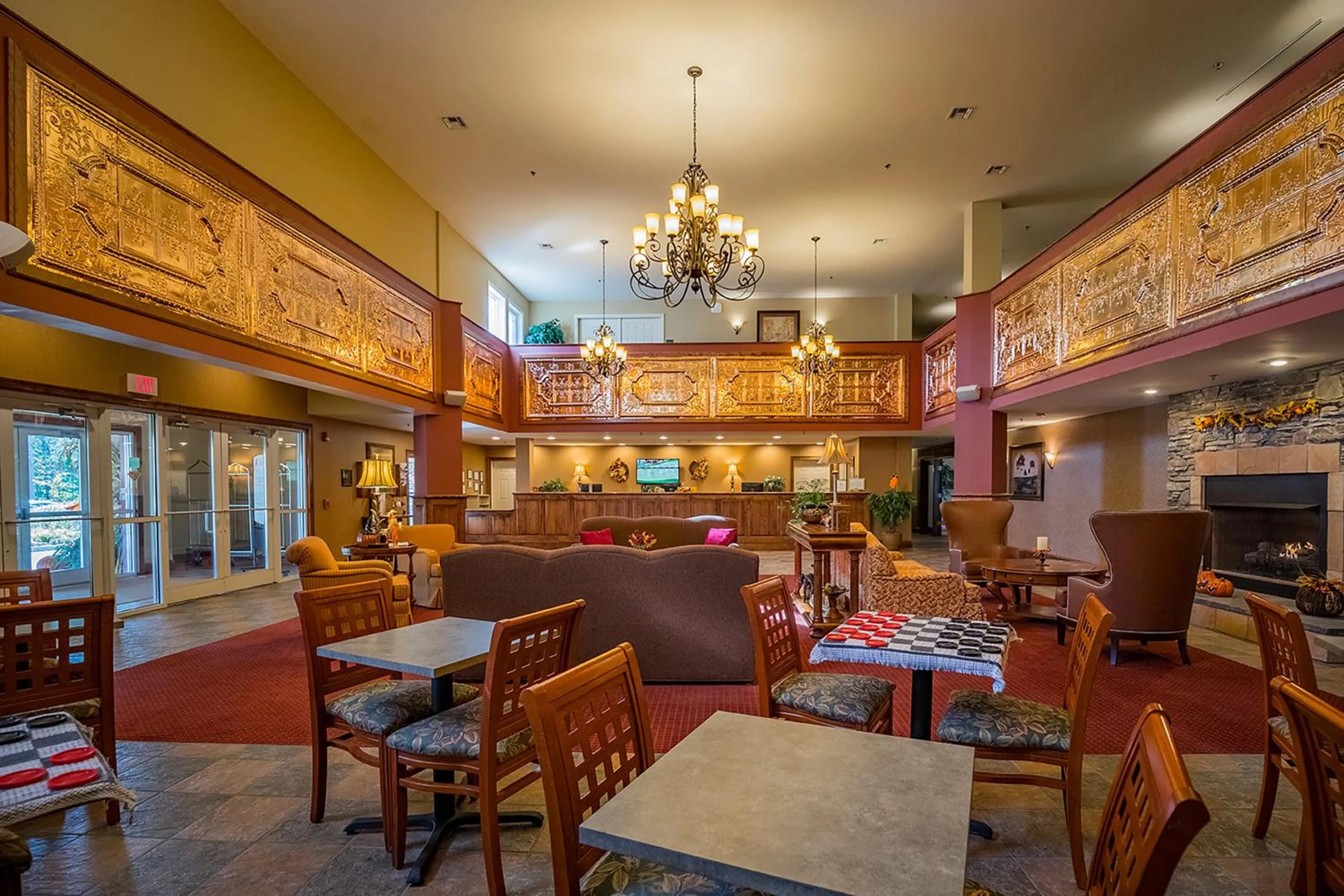 Communal lounge/ TV room in Berkshire Mountain Lodge
