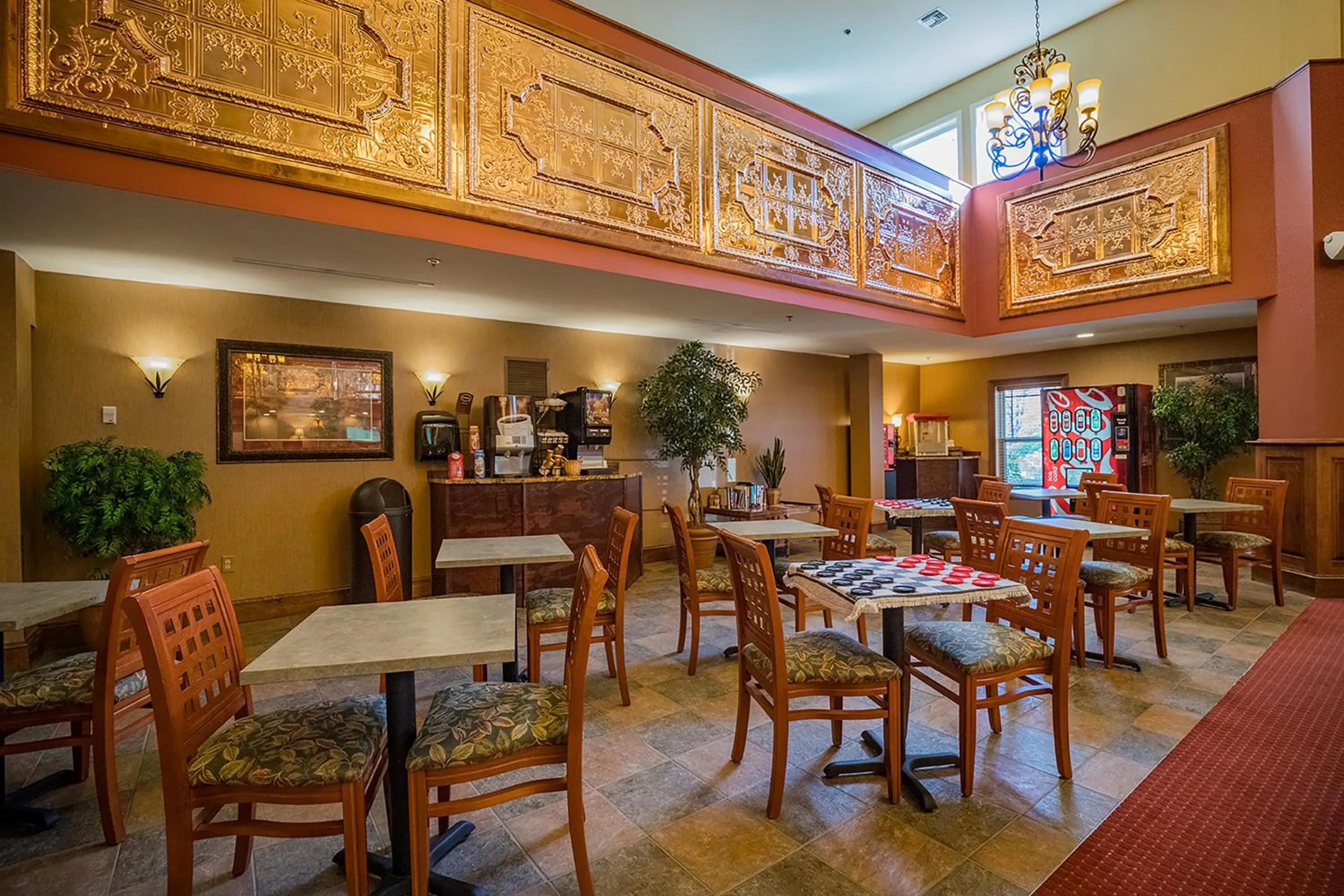 Communal lounge/ TV room in Berkshire Mountain Lodge