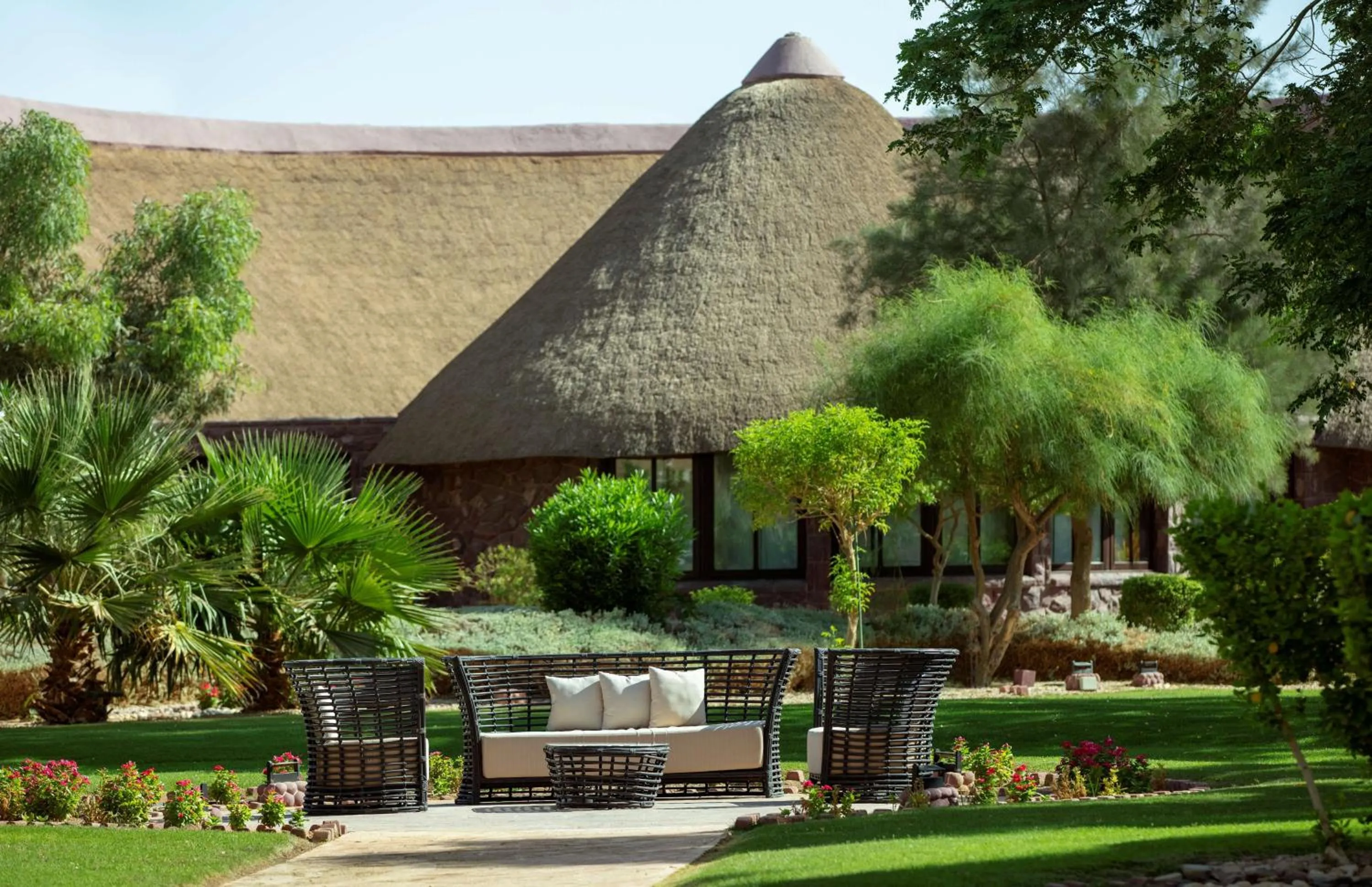 Lounge or bar in Nofa Riyadh, A Radisson Collection Resort