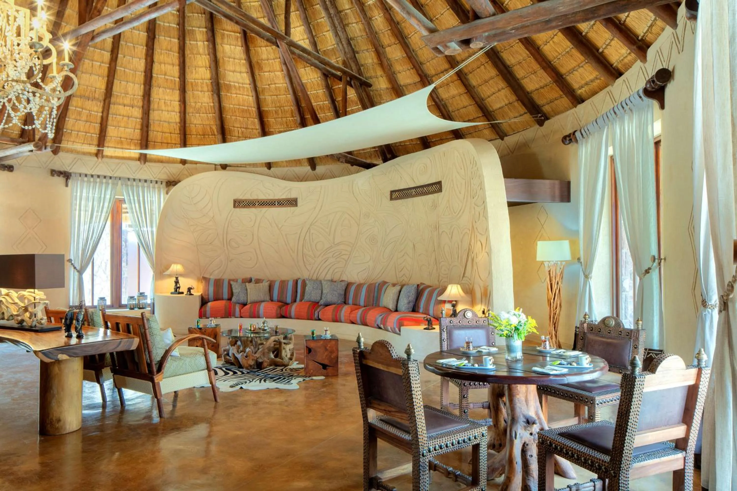 Lounge or bar in Nofa Riyadh, A Radisson Collection Resort