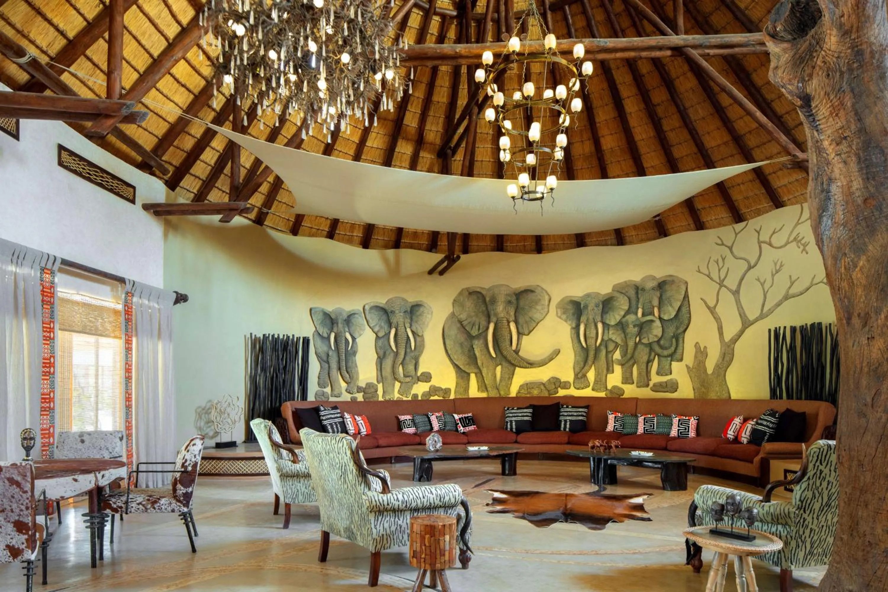 Lounge or bar in Nofa Riyadh, A Radisson Collection Resort